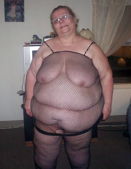 BBW GRANNY LINDA DOUBLE BELLY QUEEN
