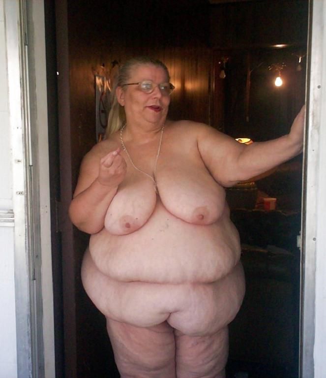 BBW GRANNY LINDA DOUBLE BELLY QUEEN