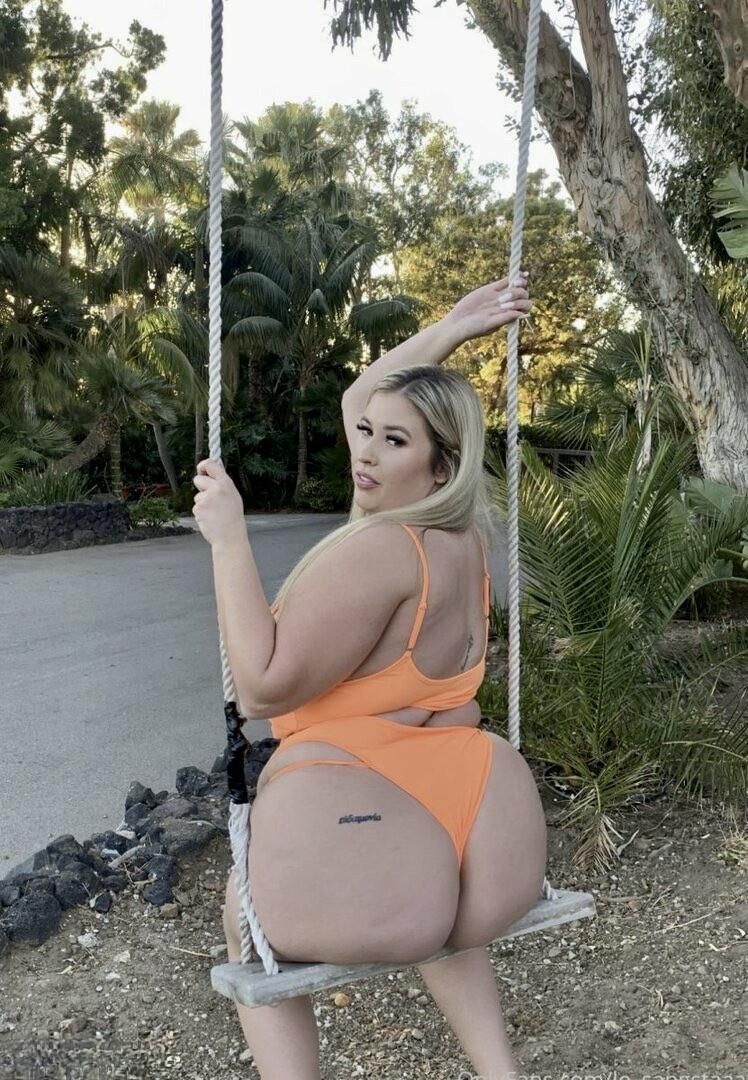 Lauren Huge Boobs Beauty BBW Youtuber Girl Mixed Hot Shots