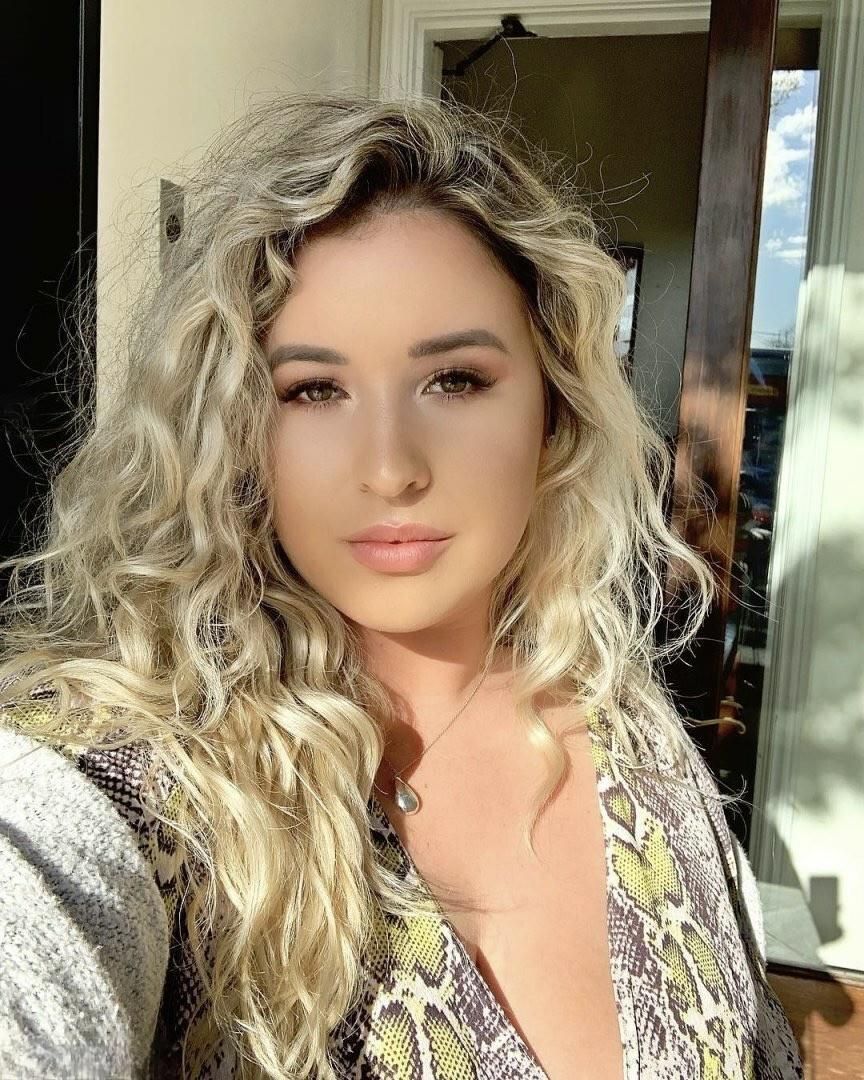 Lauren Huge Boobs Beauty BBW Youtuber Girl Mixed Hot Shots