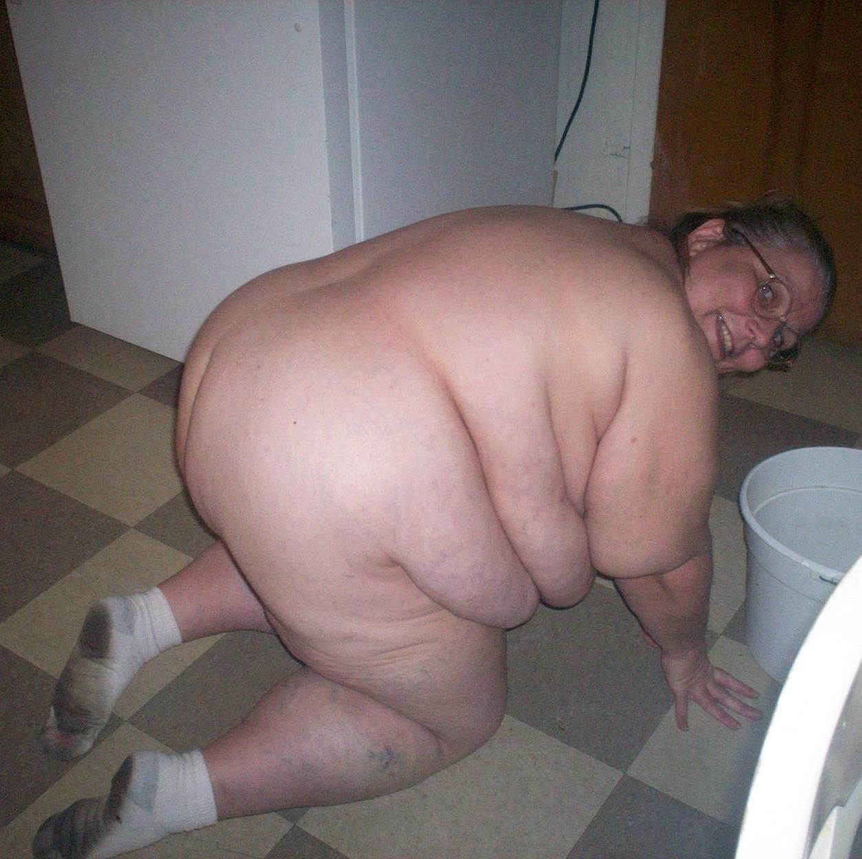 BBW GRANNY LINDA DOUBLE BELLY QUEEN
