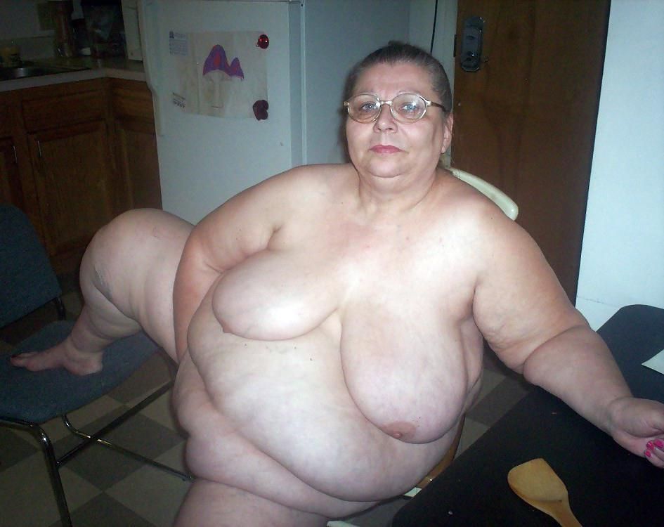 BBW GRANNY LINDA DOUBLE BELLY QUEEN