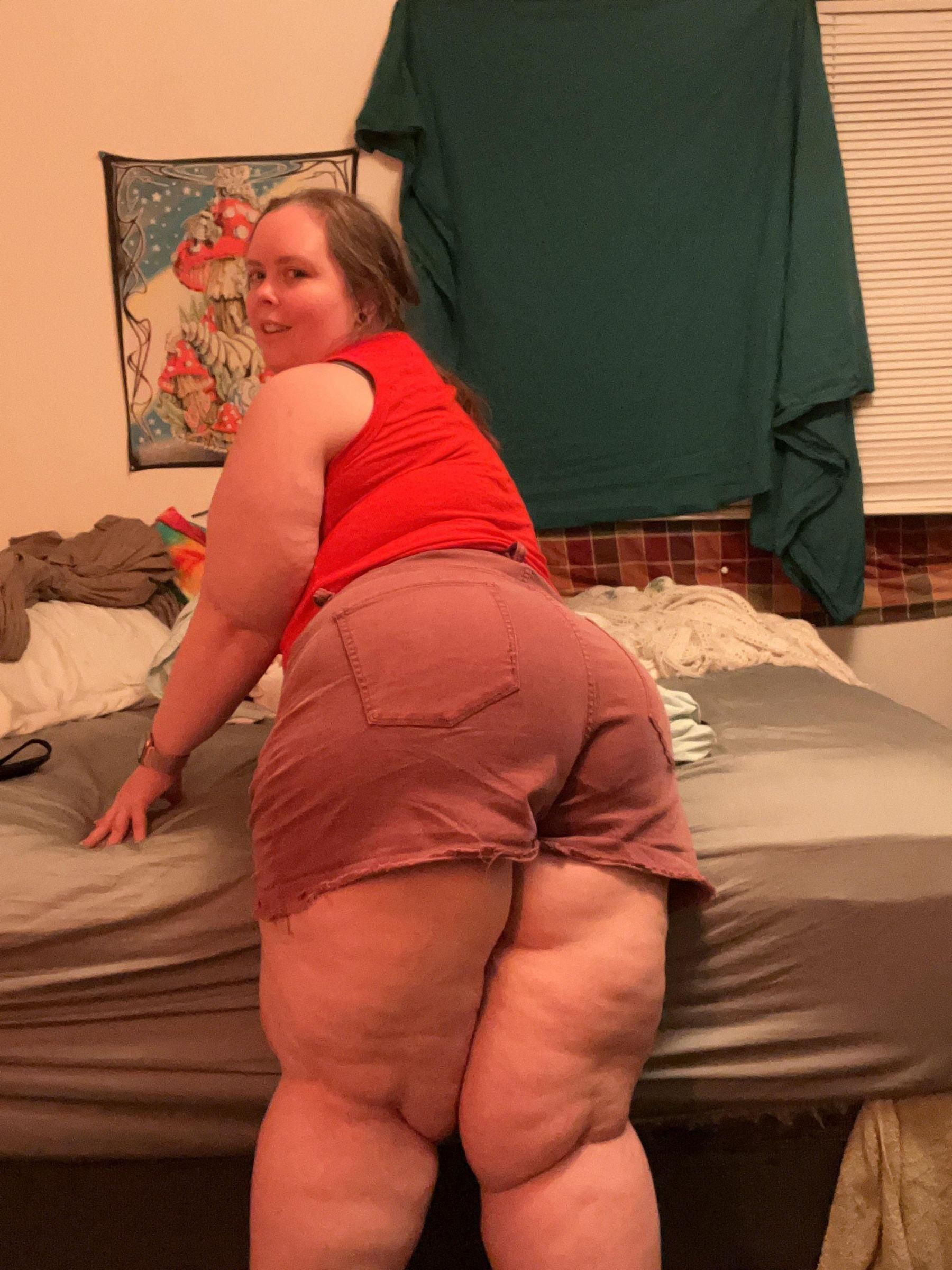 Megan AKA DoctorMega (BBW)