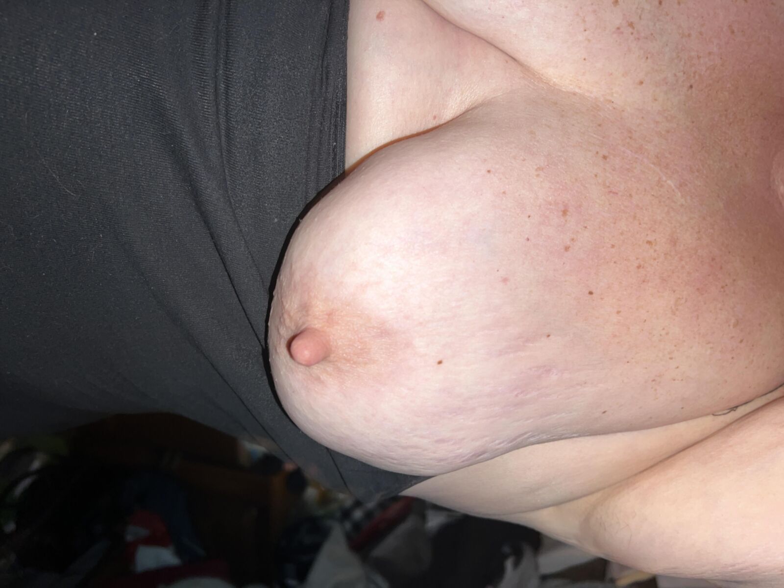 BBWの妻の大きなおっぱいと長い乳首