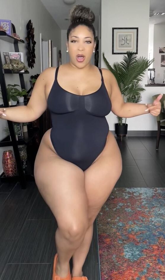 Schöne Thicc oder vollbusige Modelle