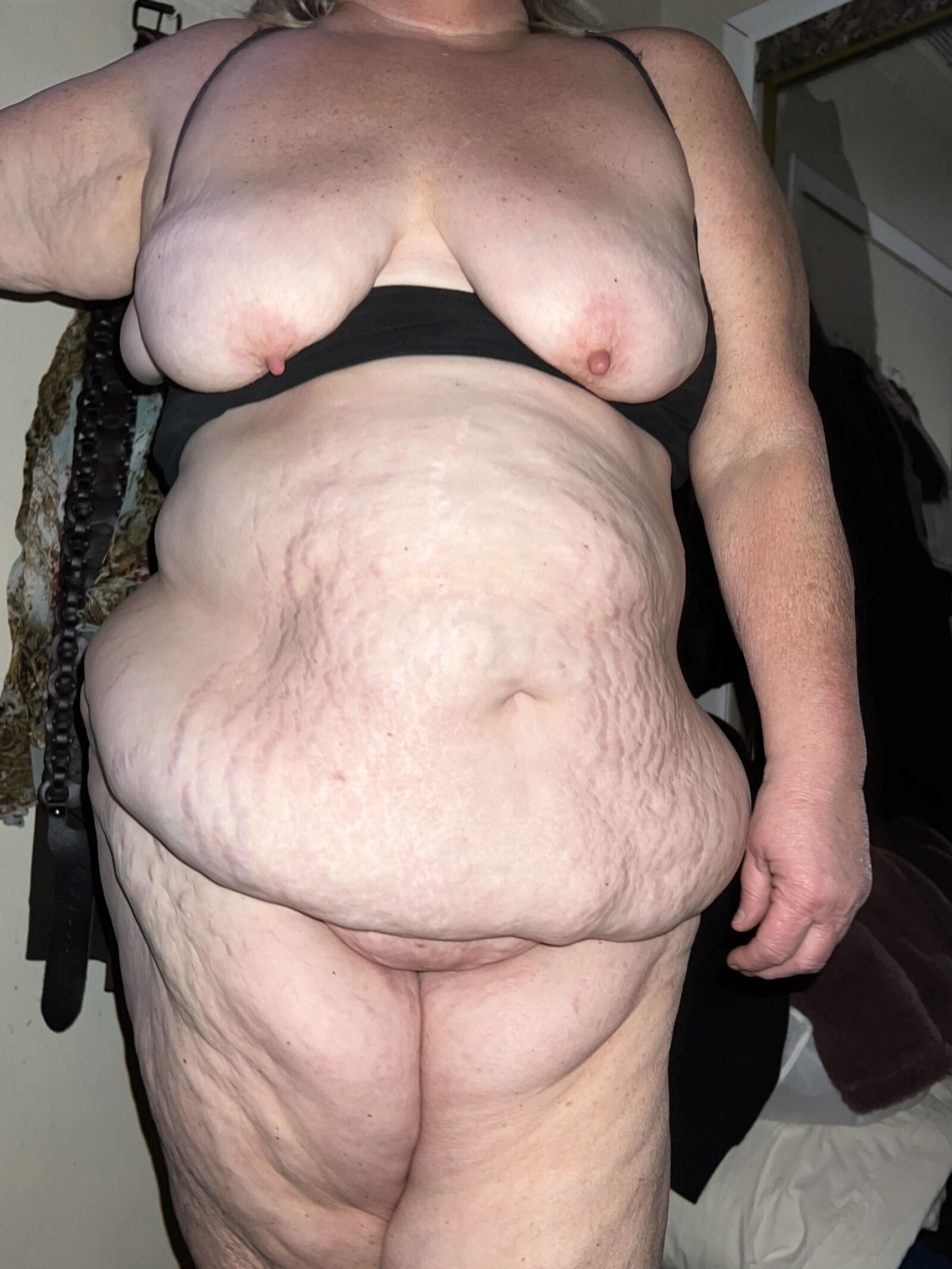 BBWの妻の大きなおっぱいと長い乳首