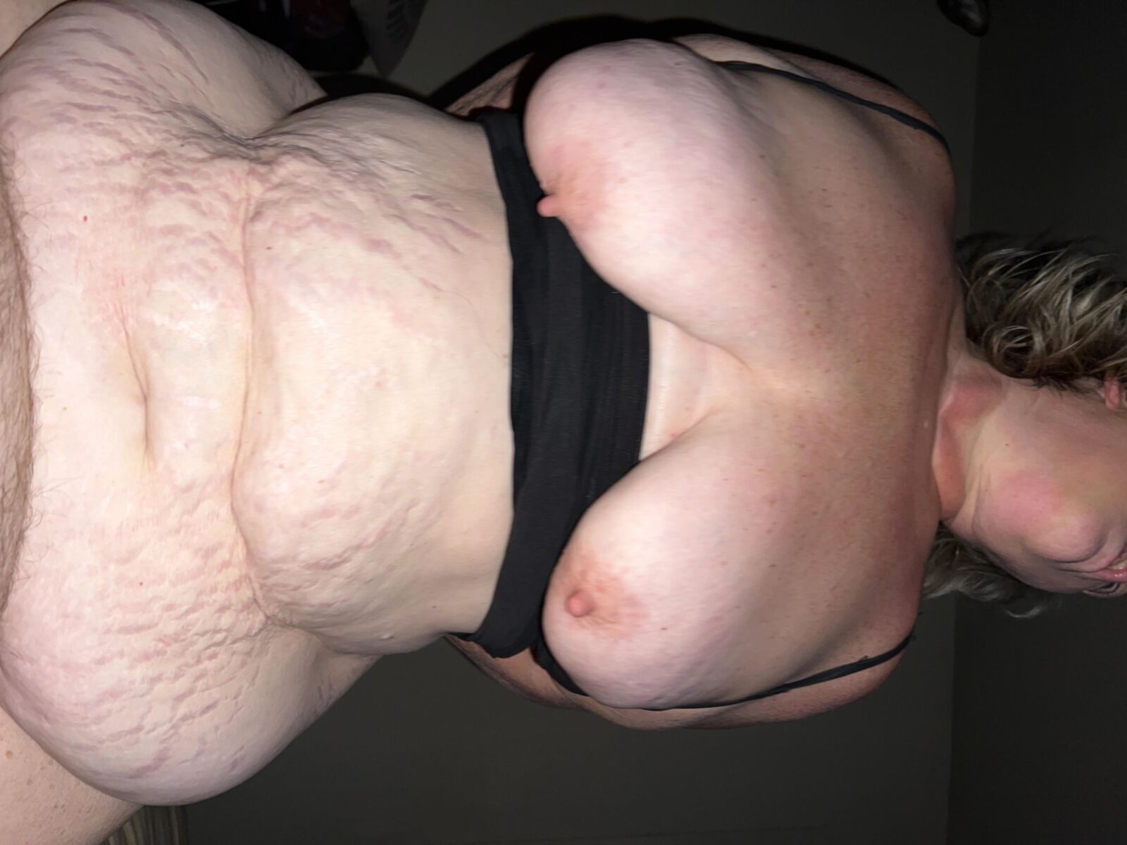 BBWの妻の大きなおっぱいと長い乳首