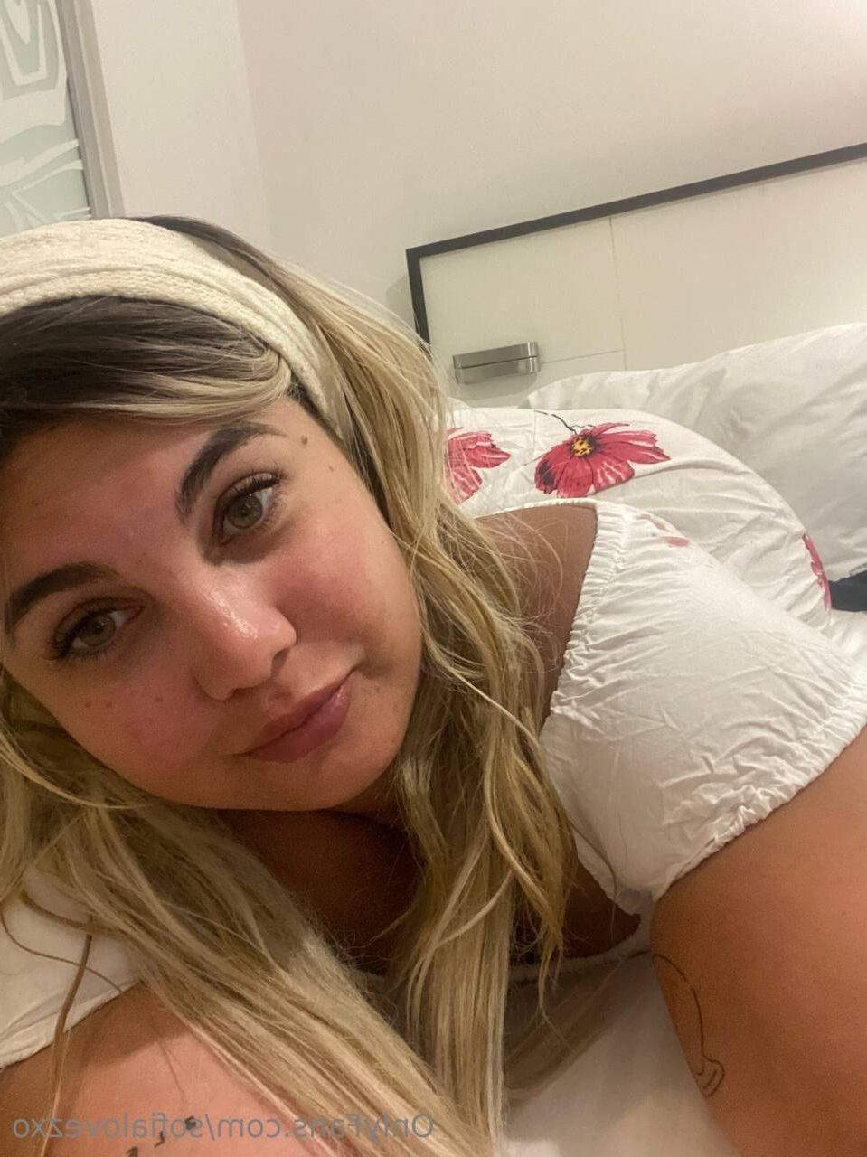 Sofia immense fest gros seins magnifiques latina bbw fille mixte hot sho