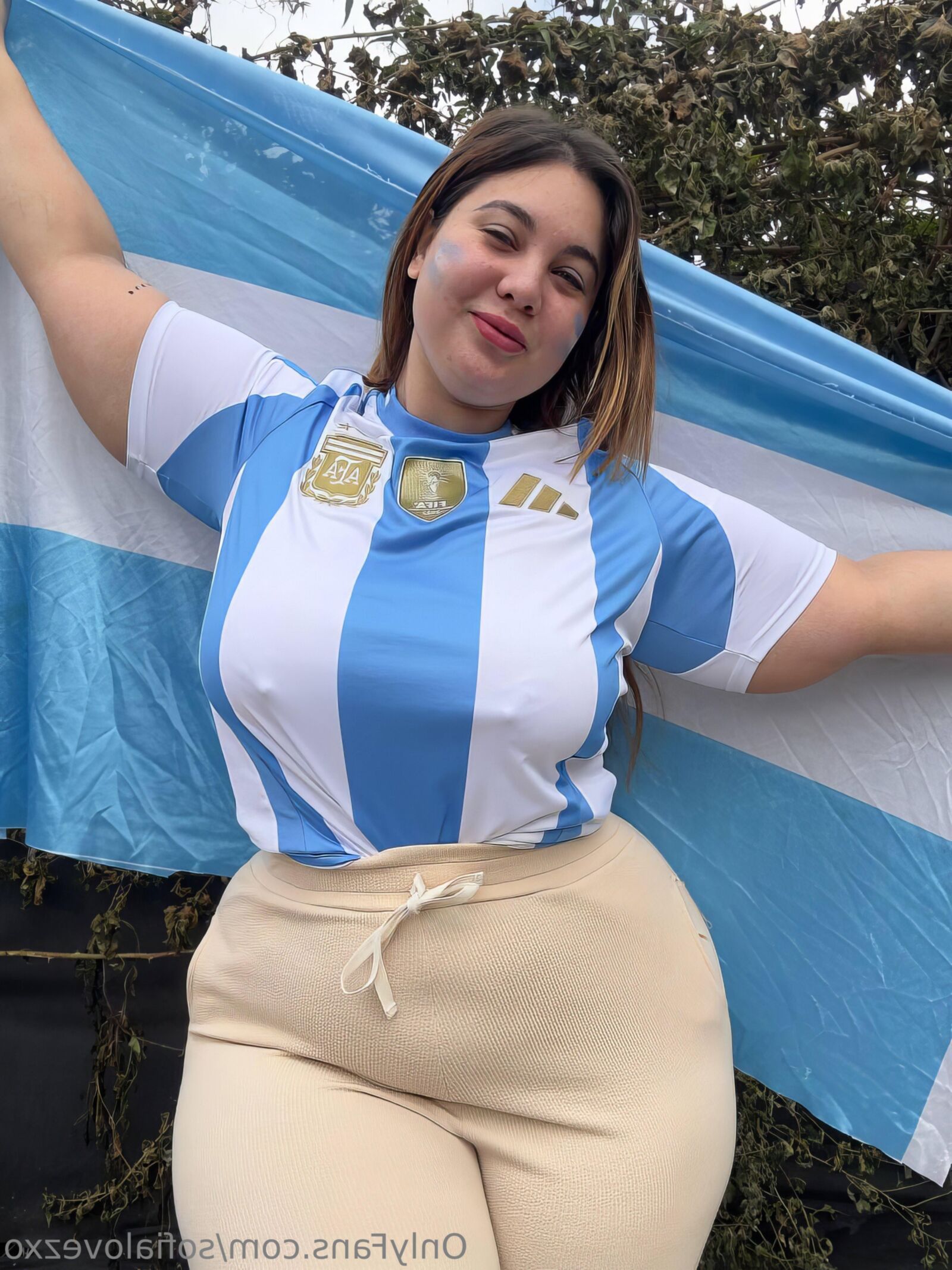 Sofia immense fest gros seins magnifiques latina bbw fille mixte hot sho