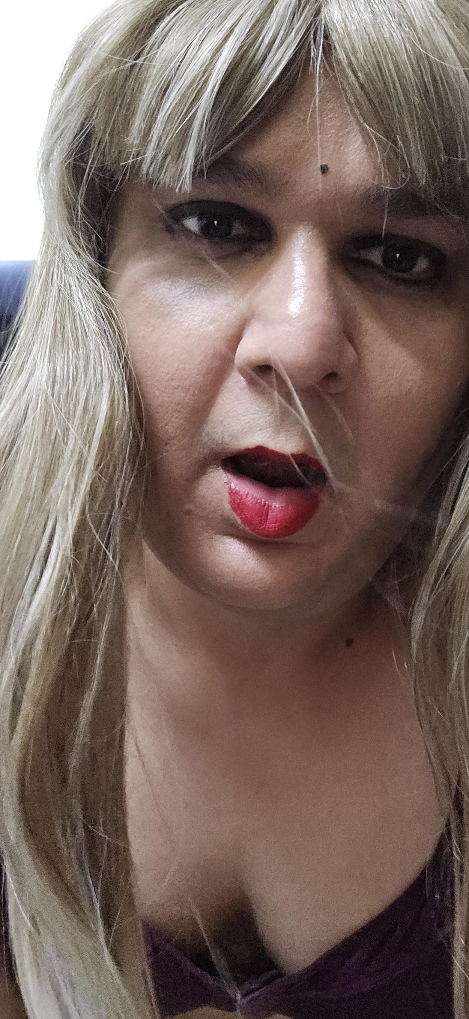 Blonde Shemale Monica M показывает набор