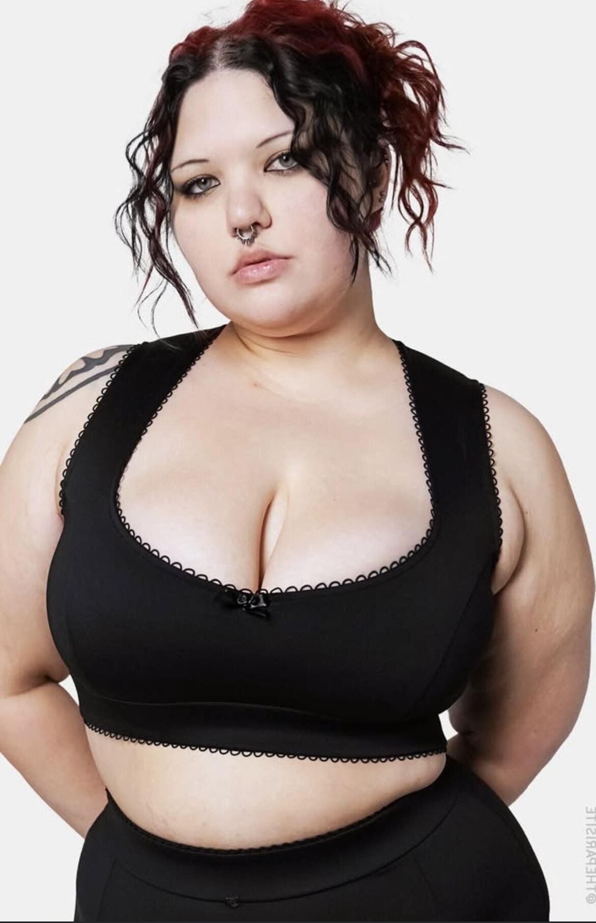 Красивые готические модели THICC