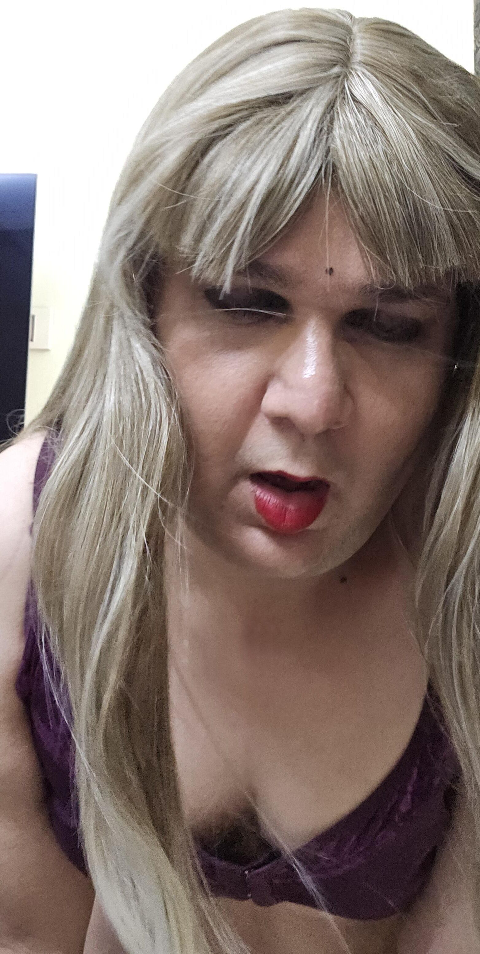 Blonde Shemale Monica M показывает набор