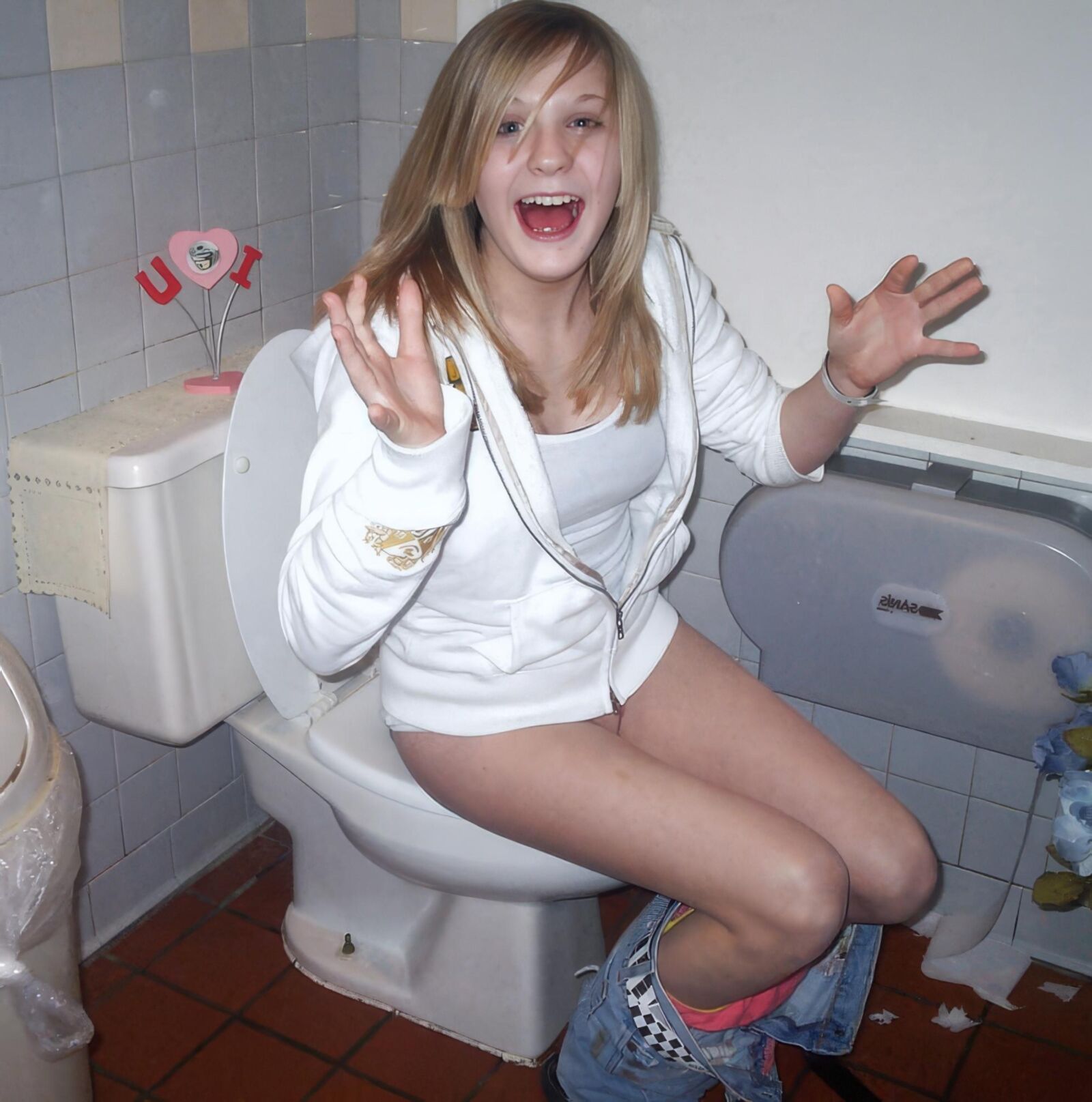 Toilet Bowl Girls 
