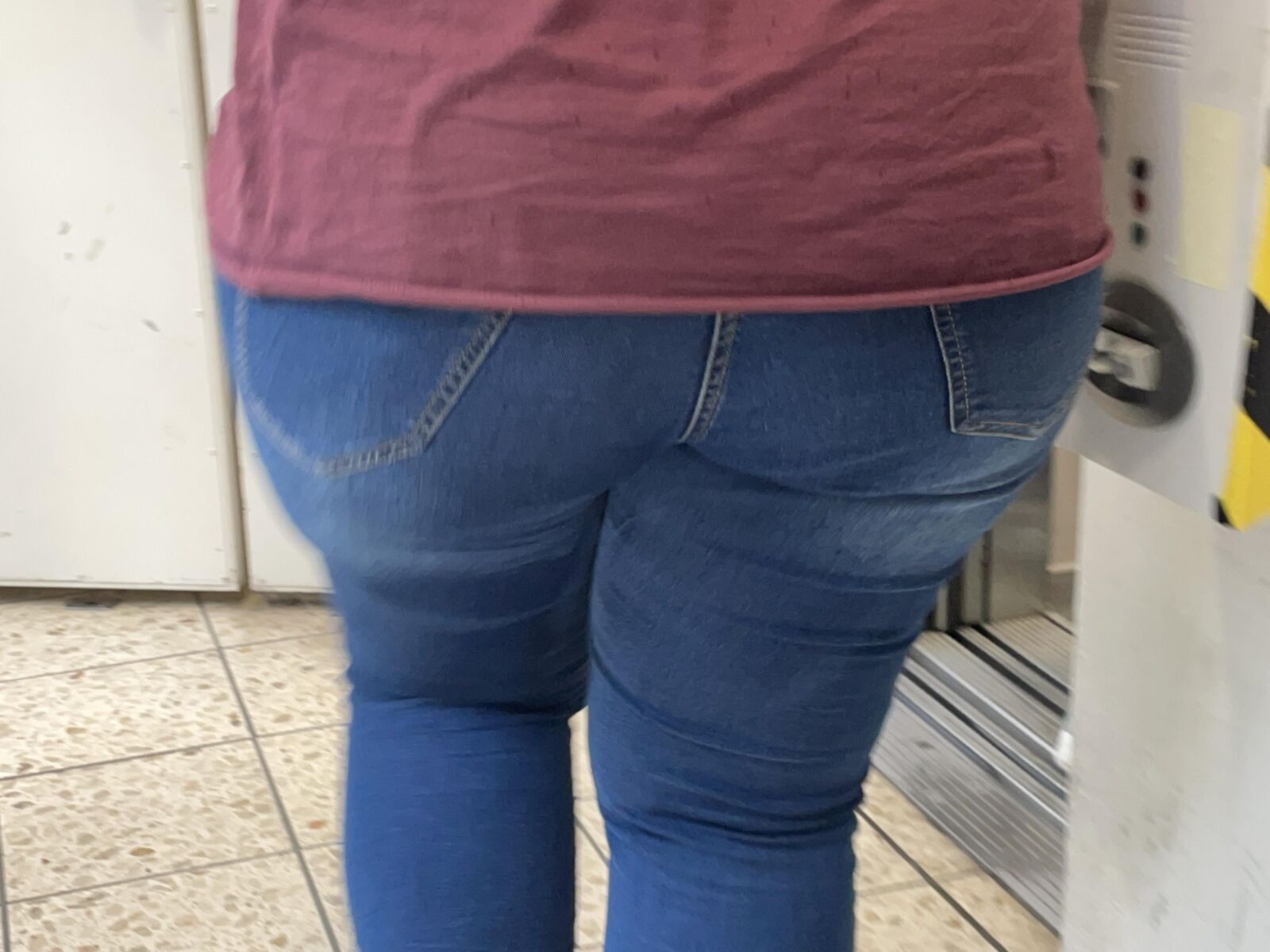 BBW ASS CANDID
