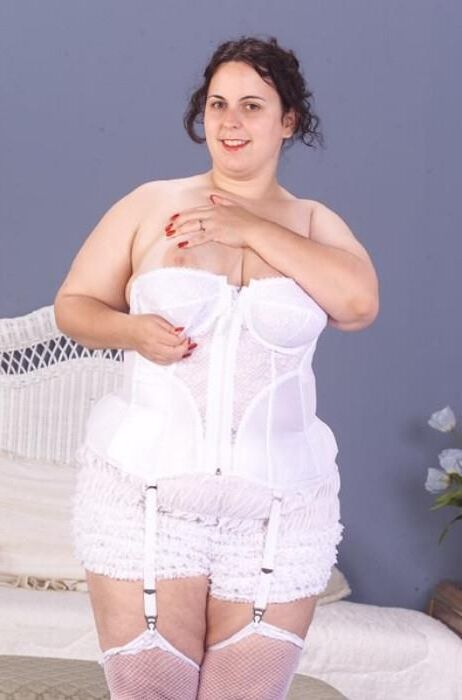 ファック可能で毛むくじゃらのBBWアンジェラ
