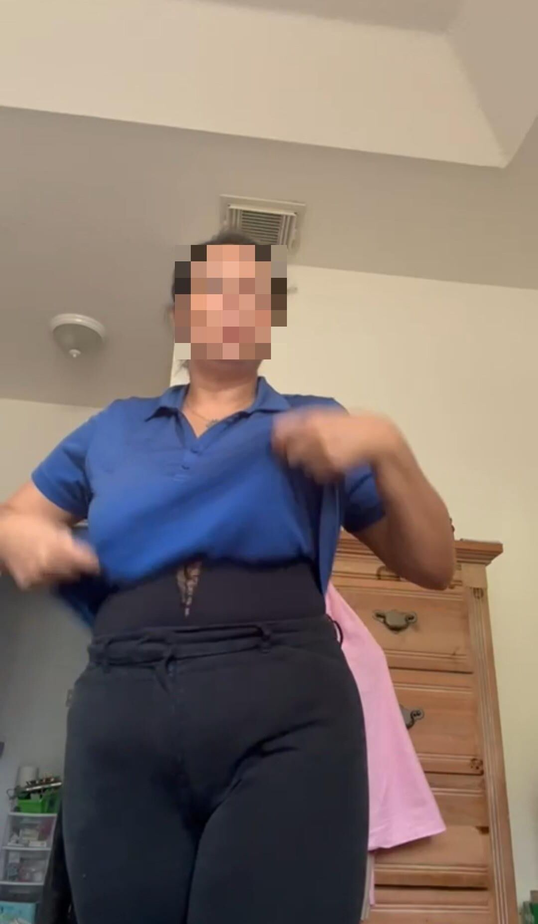 黒い編んだトップ部分のBBW