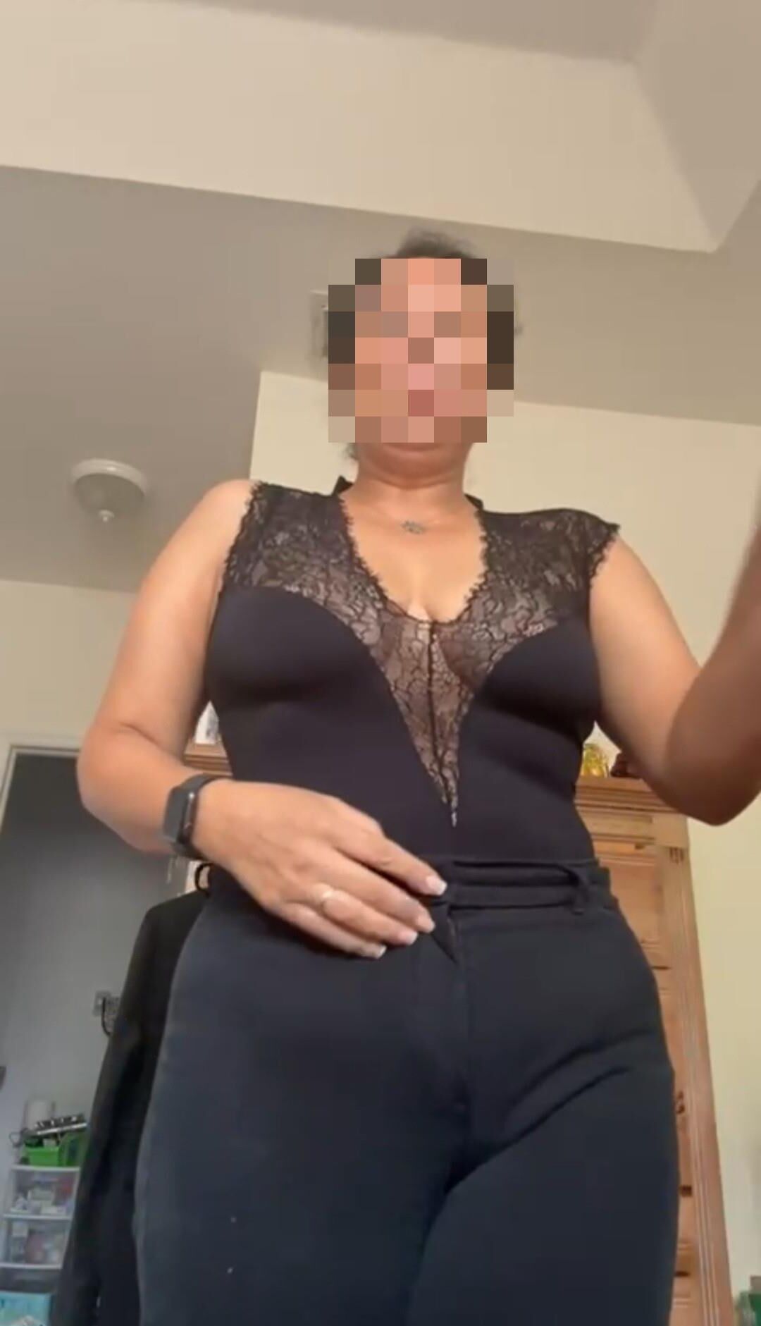 黒い編んだトップ部分のBBW