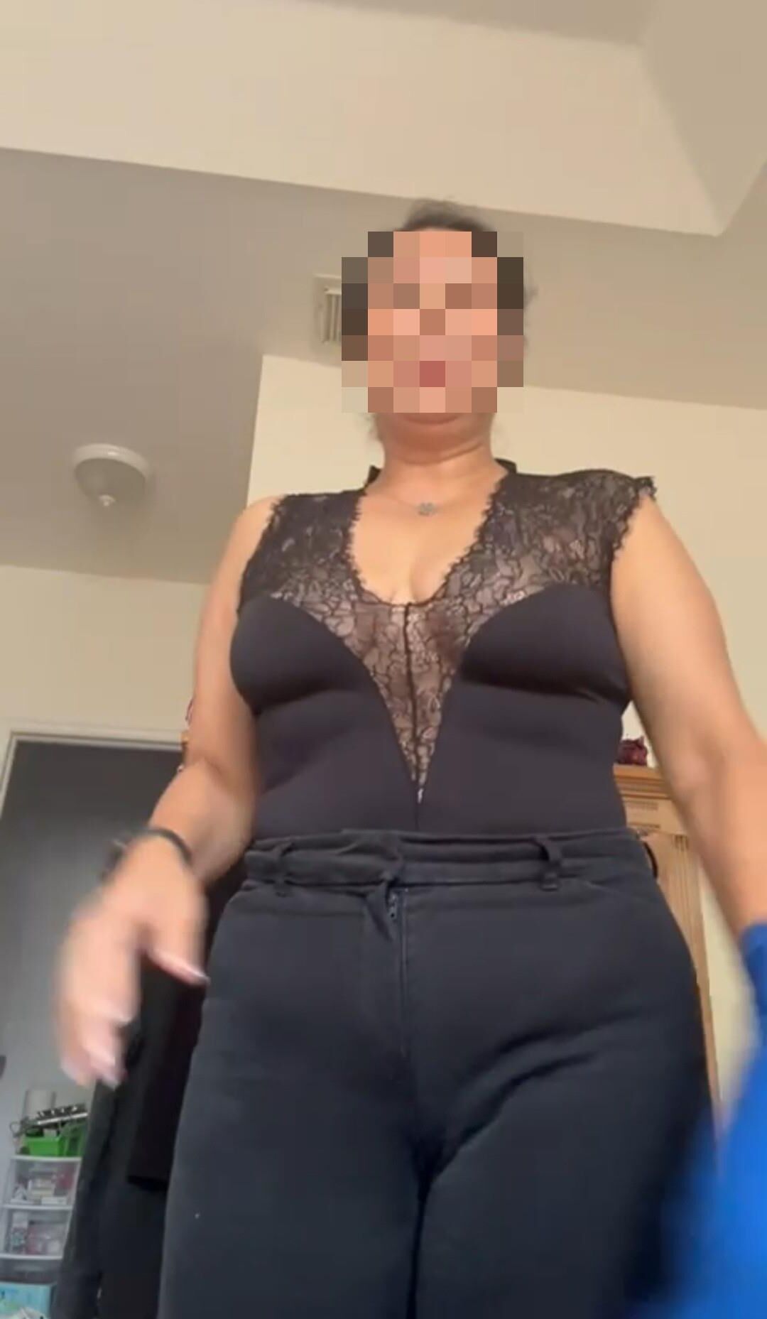 黒い編んだトップ部分のBBW