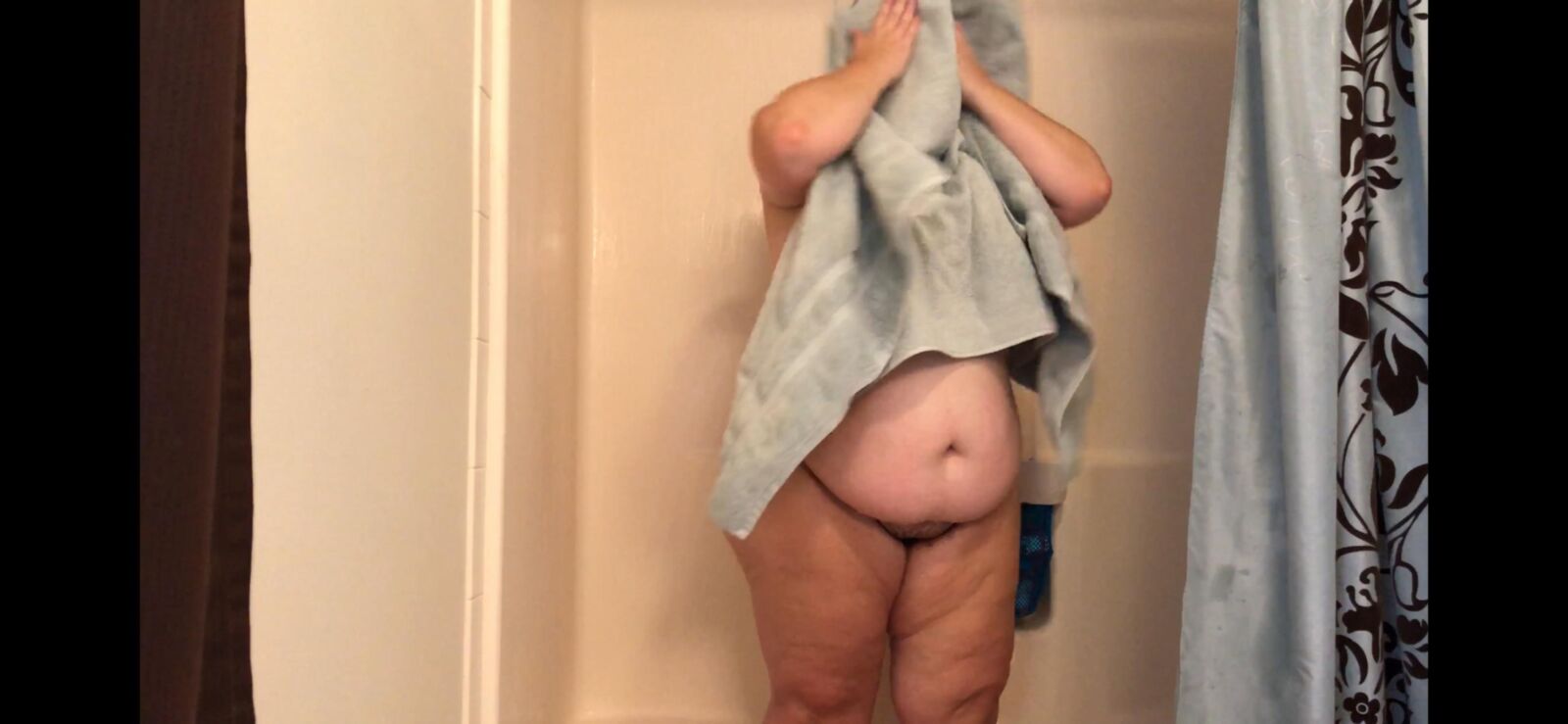 Schwergewichtige Hottie Unshaved Duschbilder