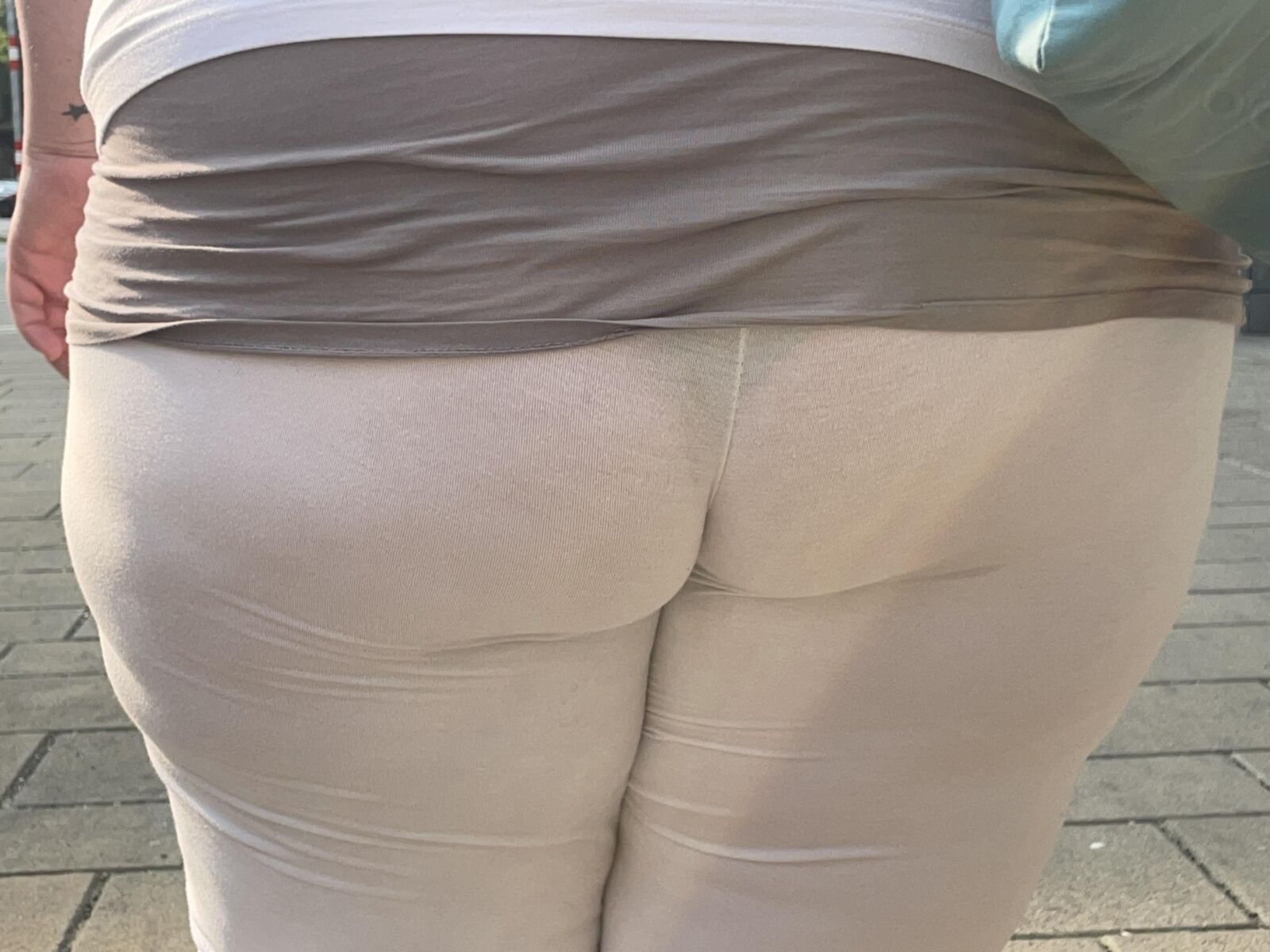 Durch die Hosen sehen (Arsch)