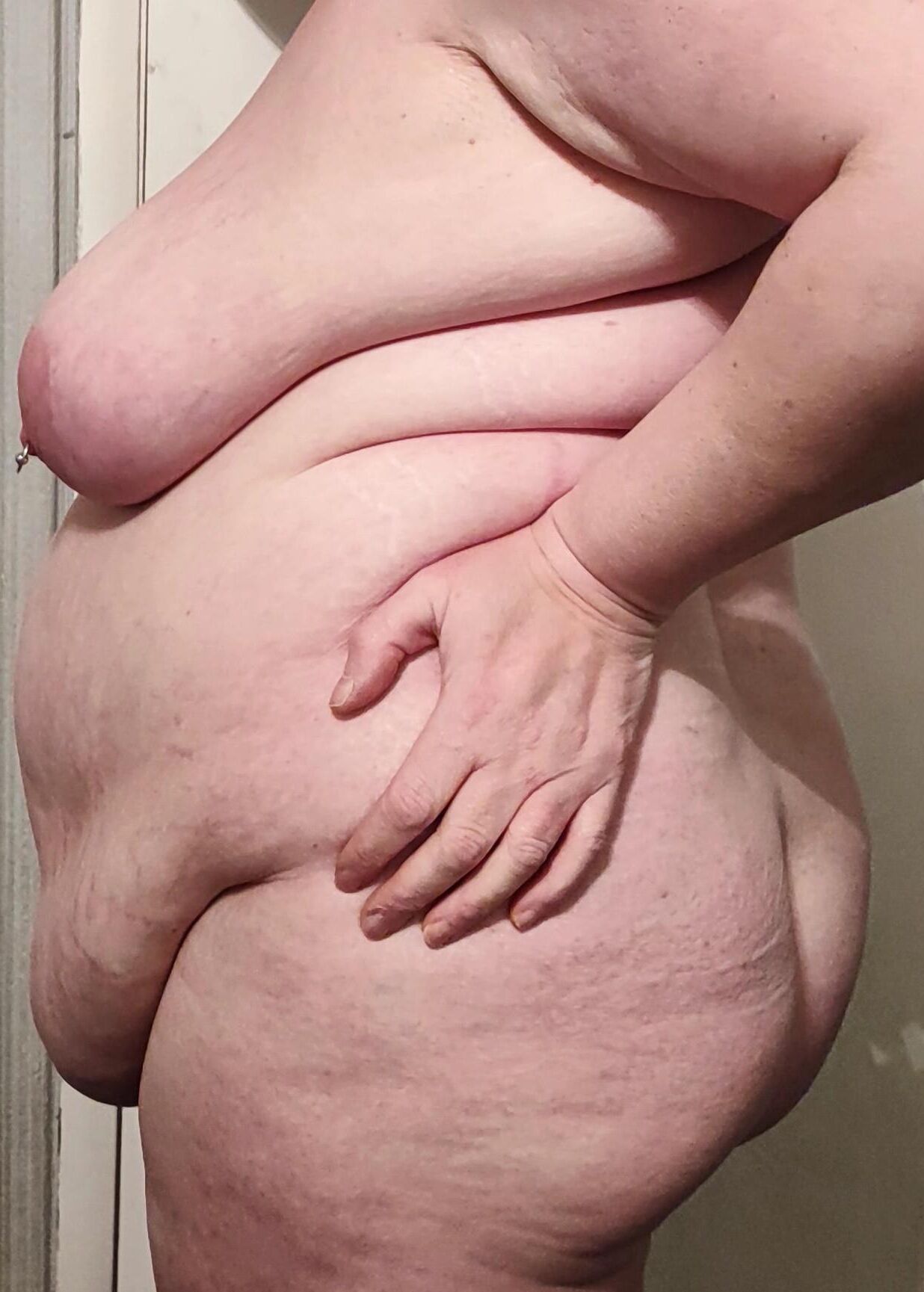 BBWの妻ポーズ