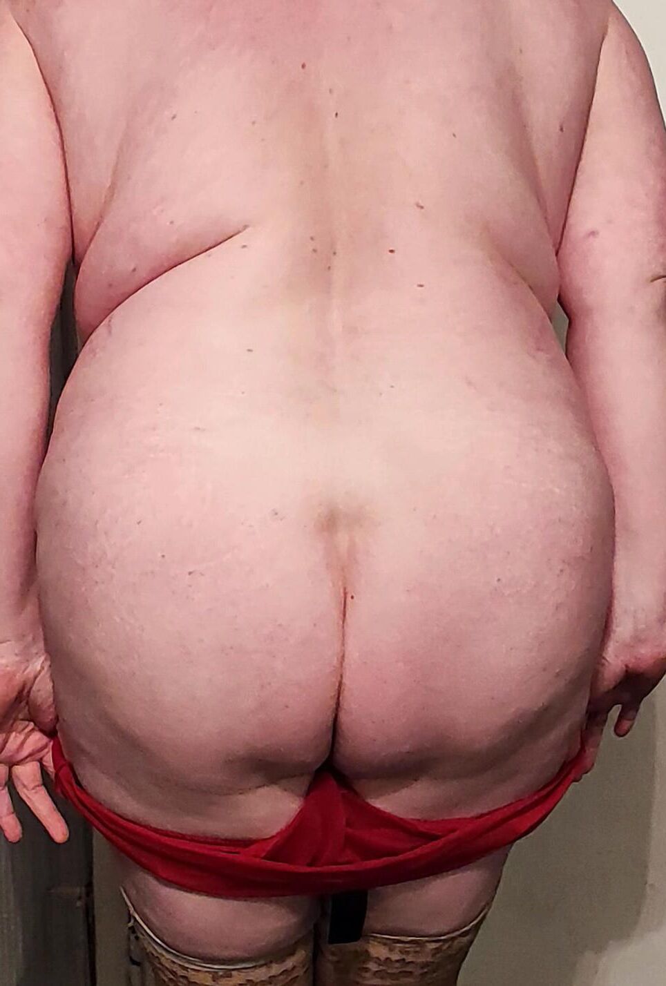 BBWの妻ポーズ