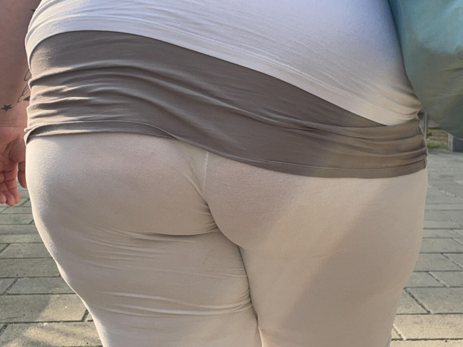 Durch die Hosen sehen (Arsch)