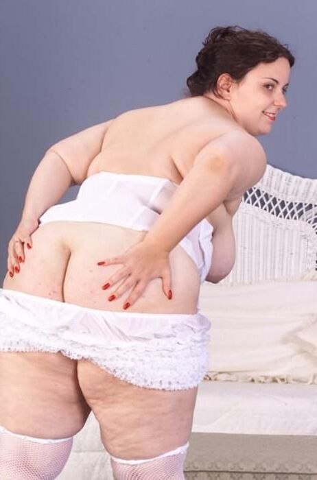 ファック可能で毛むくじゃらのBBWアンジェラ