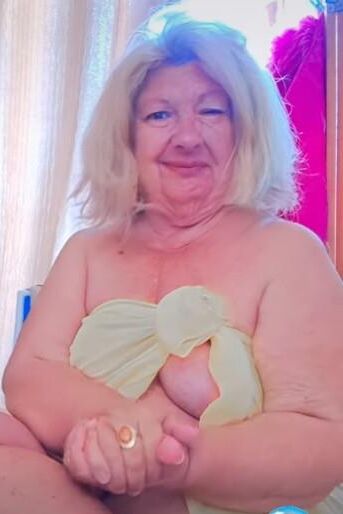 イタリアのおばあちゃんアンナのおっぱい