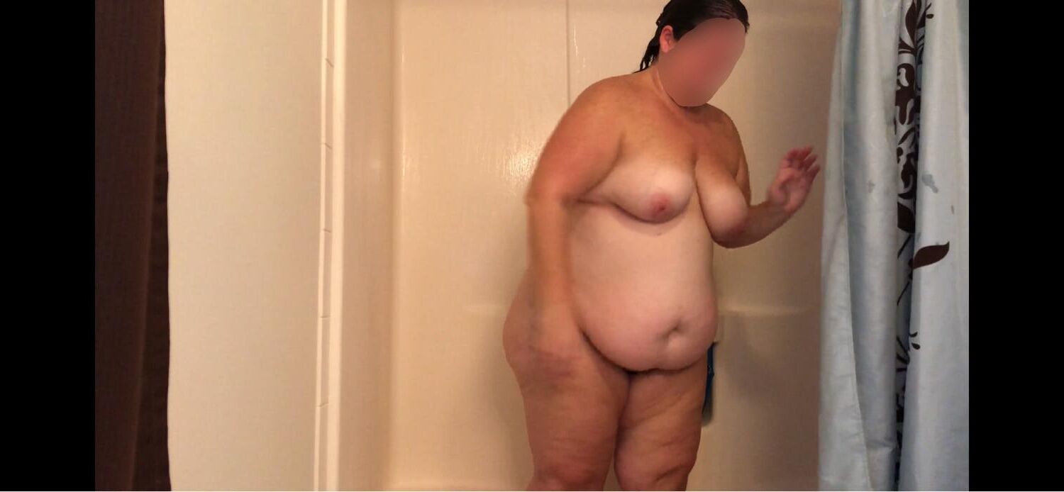 Schwergewichtige Hottie Unshaved Duschbilder