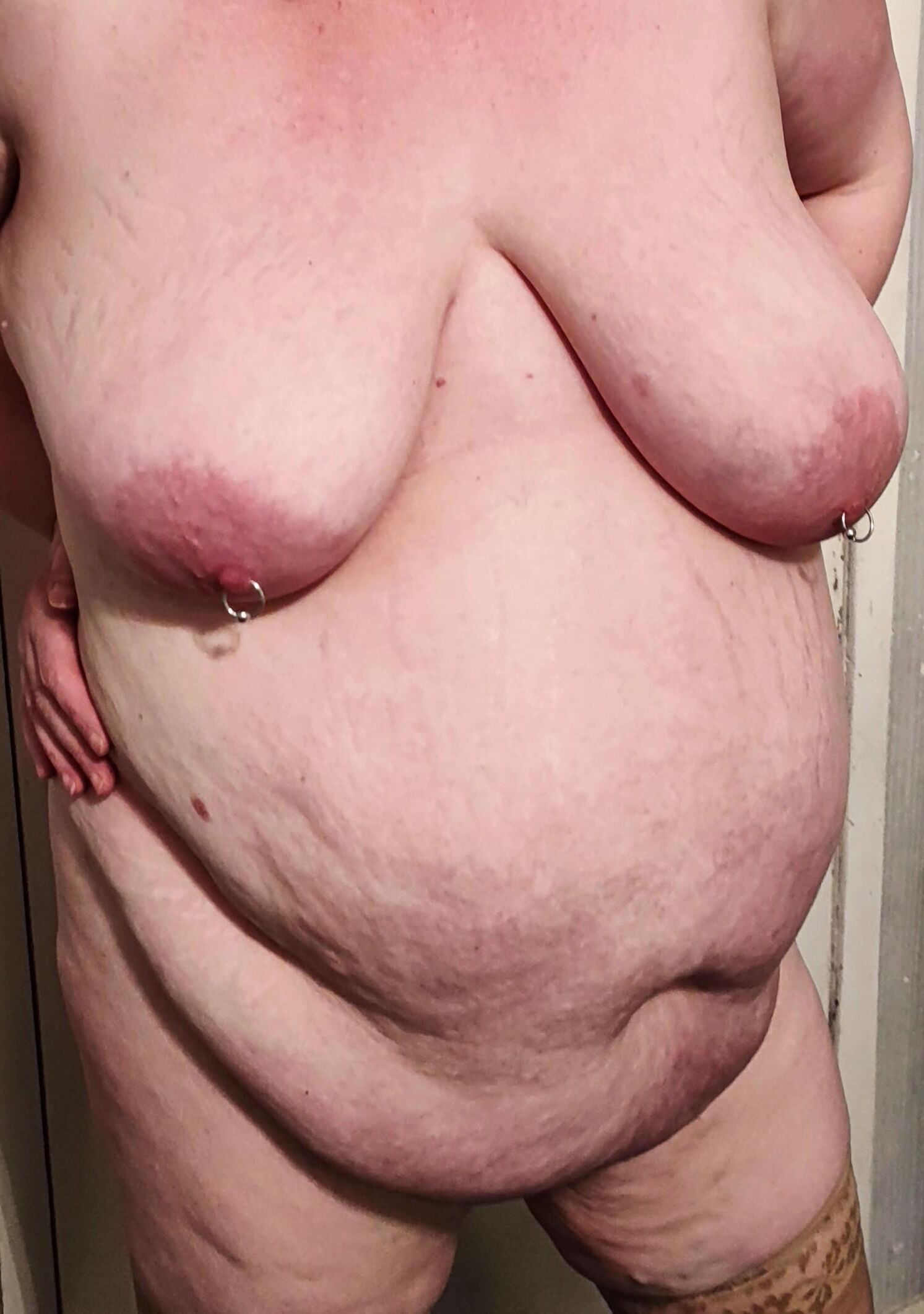 BBWの妻ポーズ