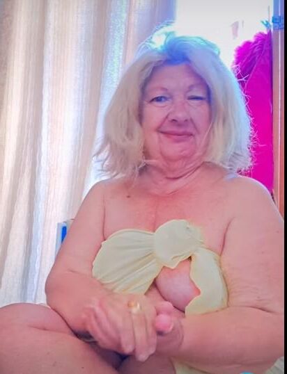 イタリアのおばあちゃんアンナのおっぱい