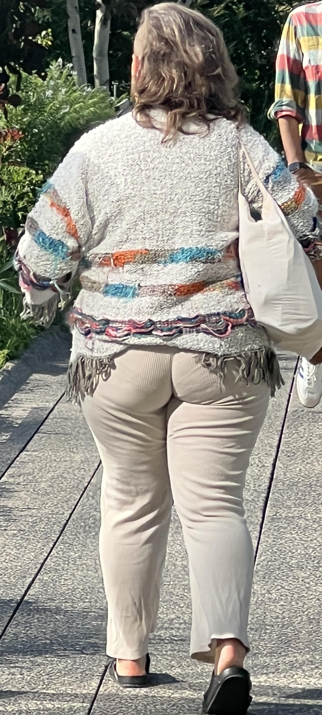脂肪のお尻の成熟した肛門の妻