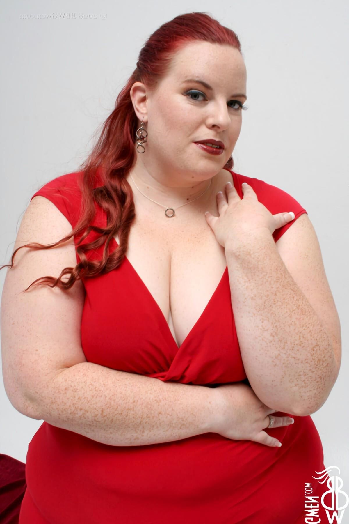 Splendide Gwen! SSBBW Rousse aux Petits Nichons #