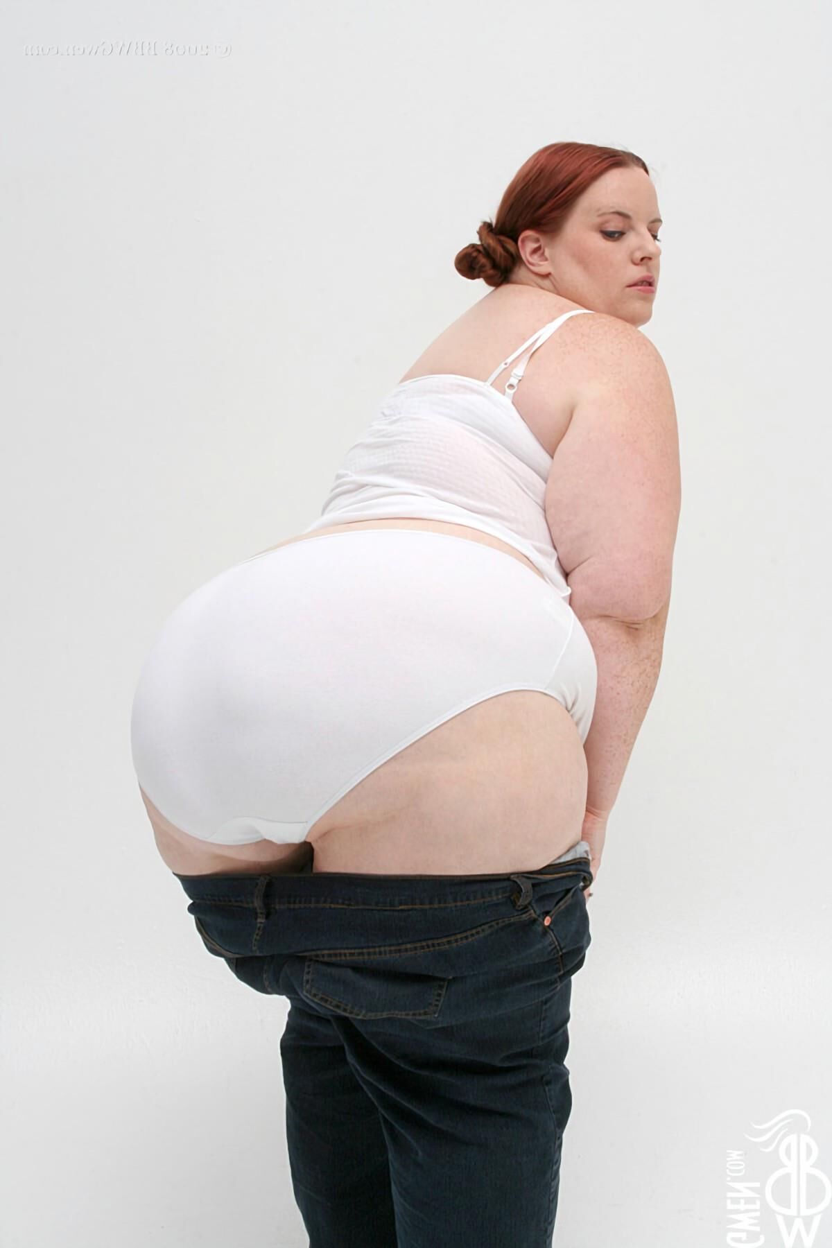 Splendide Gwen! SSBBW Rousse aux Petits Nichons #