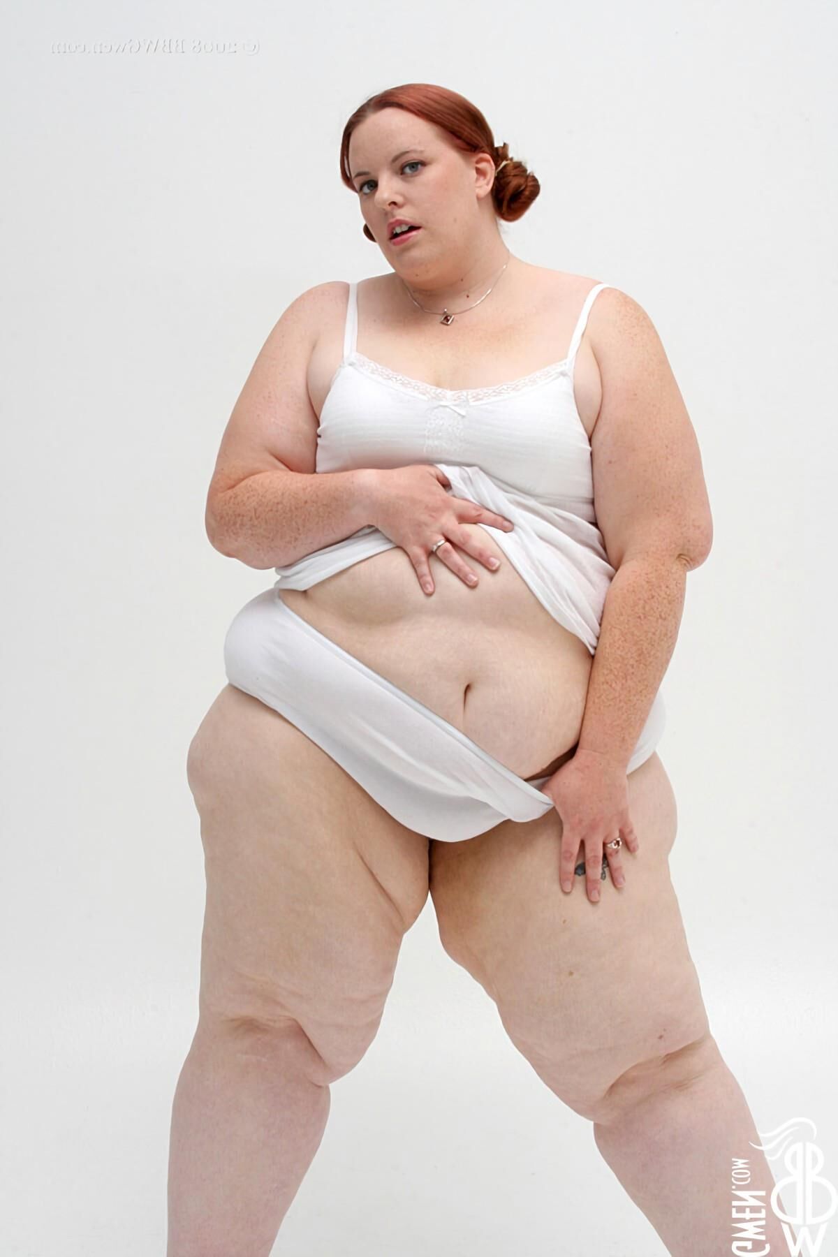 Splendide Gwen! SSBBW Rousse aux Petits Nichons #