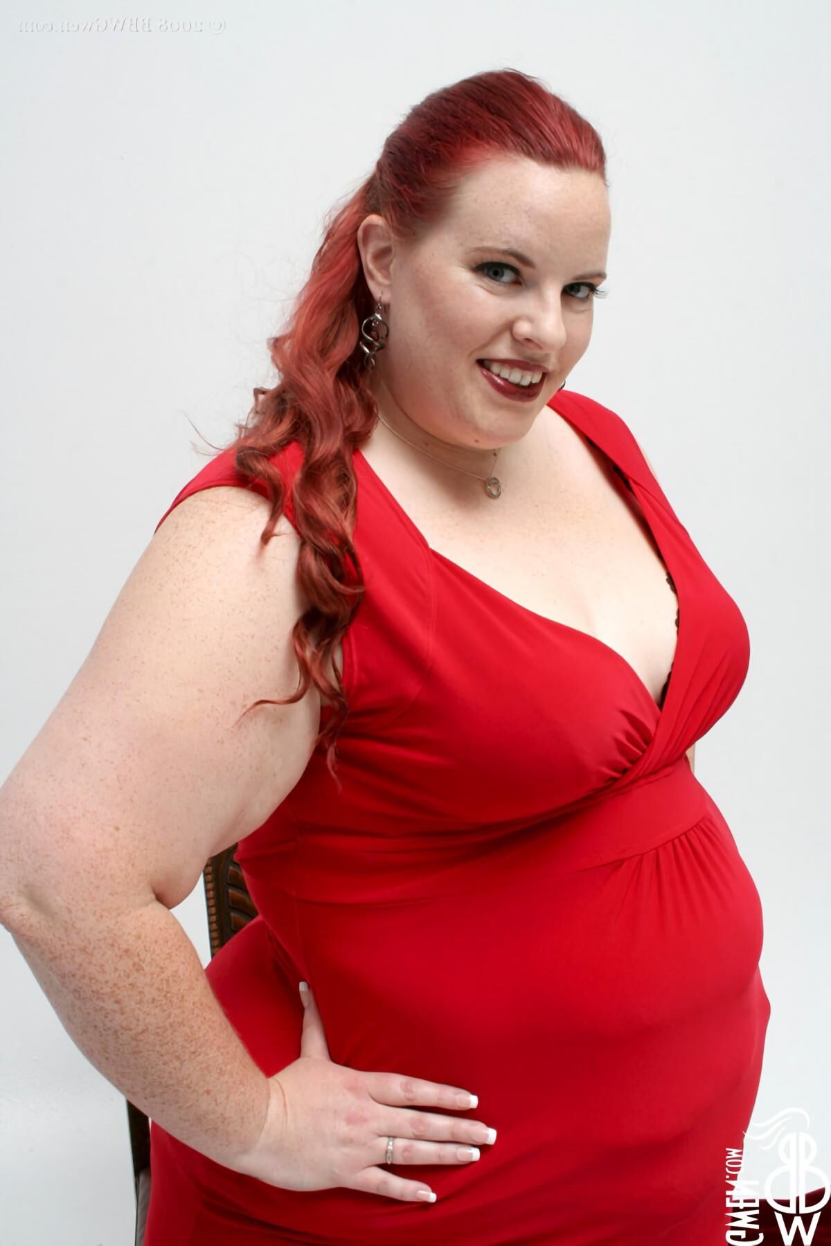 Splendide Gwen! SSBBW Rousse aux Petits Nichons #