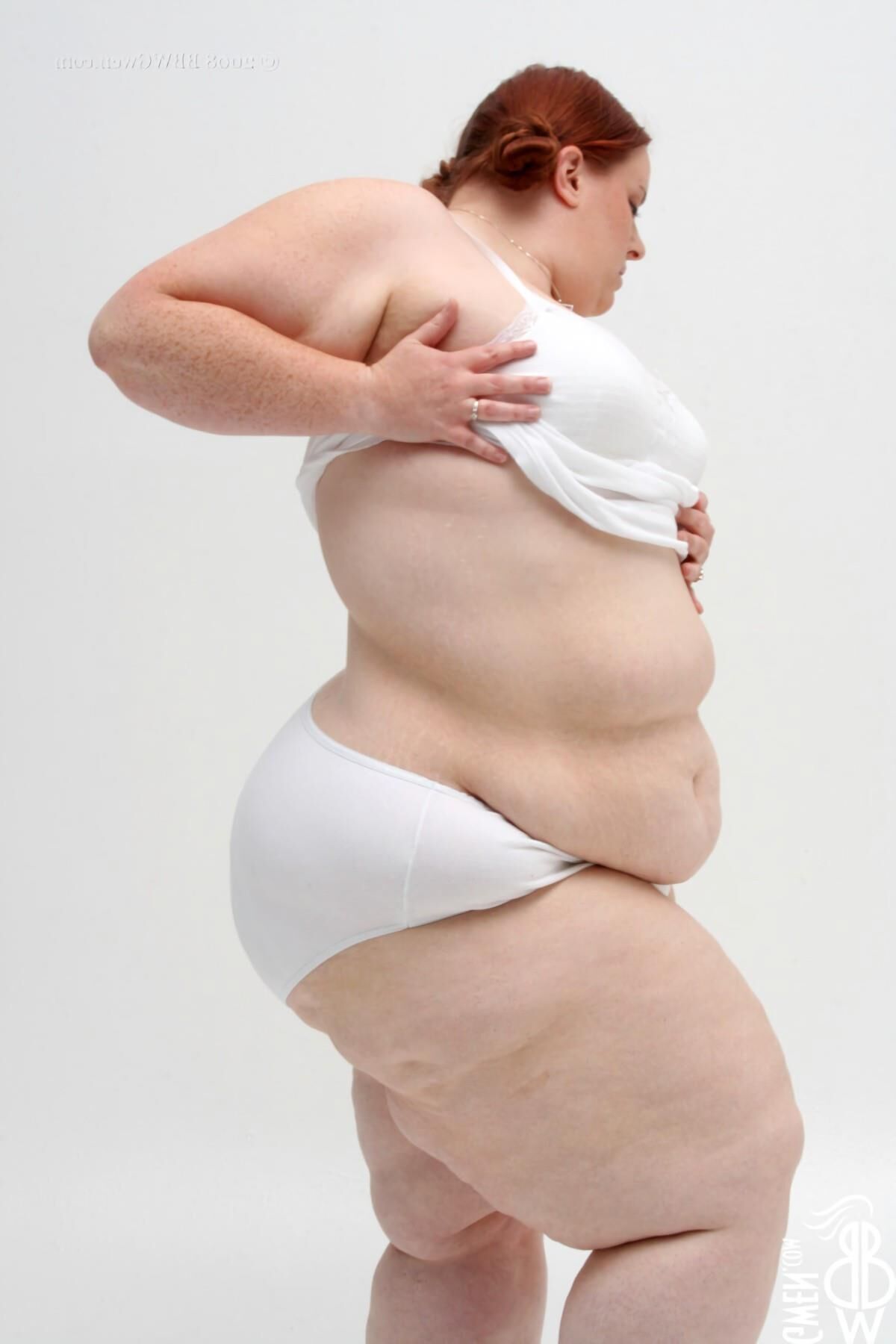 Splendide Gwen! SSBBW Rousse aux Petits Nichons #
