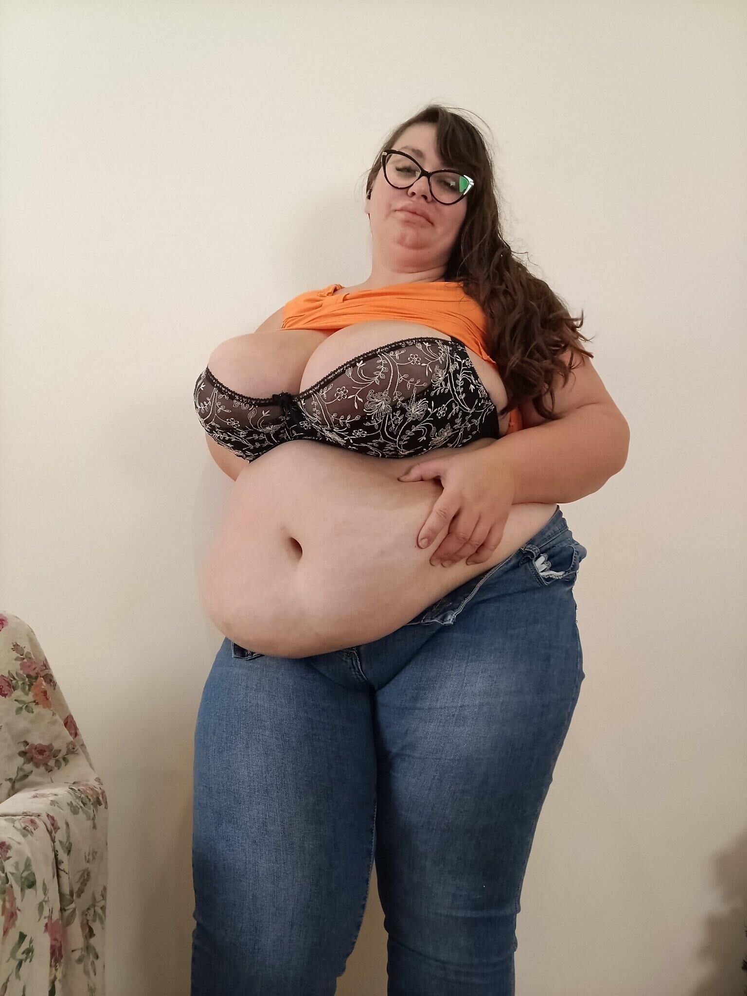 BBW Queen Nina Doll a finalement exposé