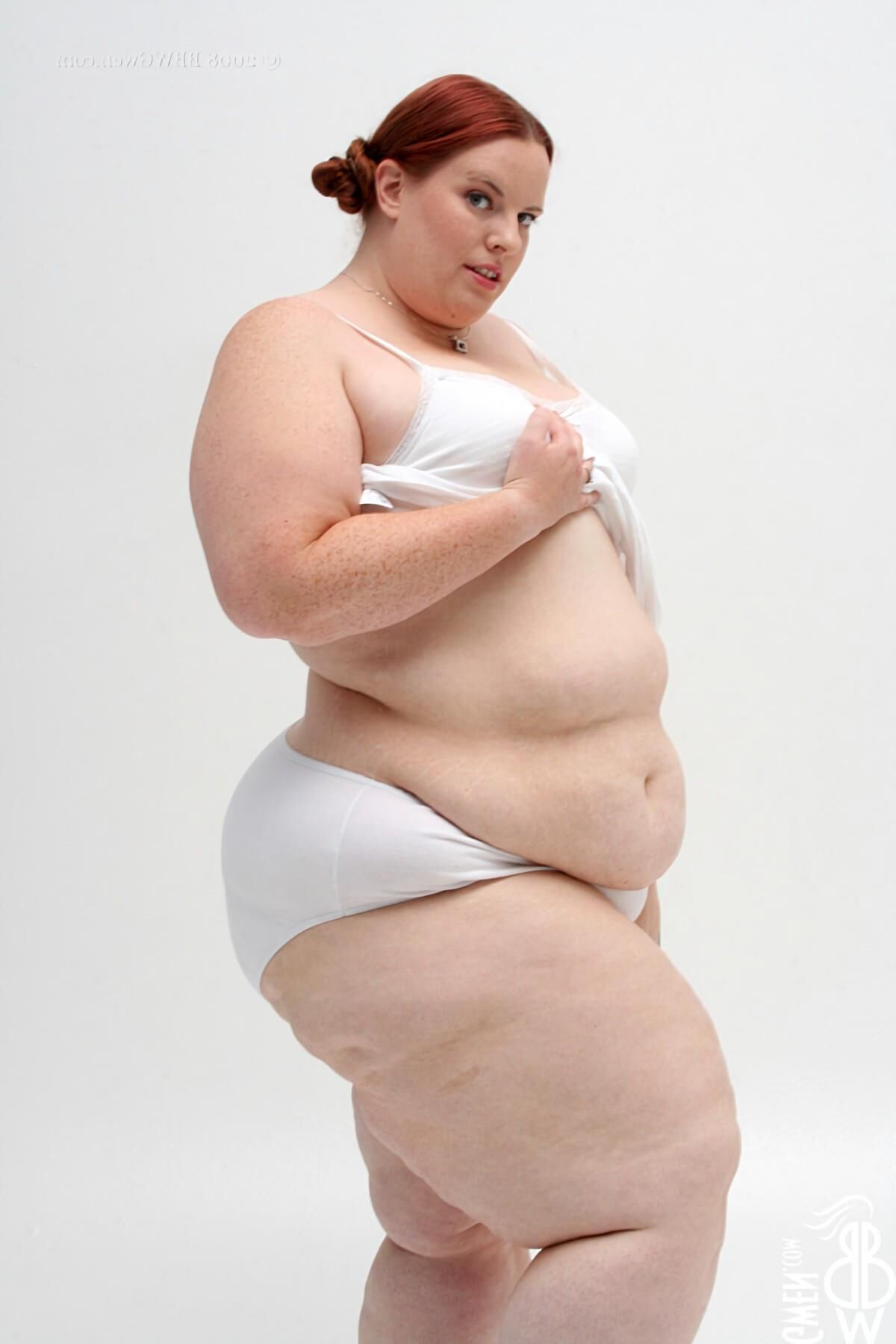 Splendide Gwen! SSBBW Rousse aux Petits Nichons #