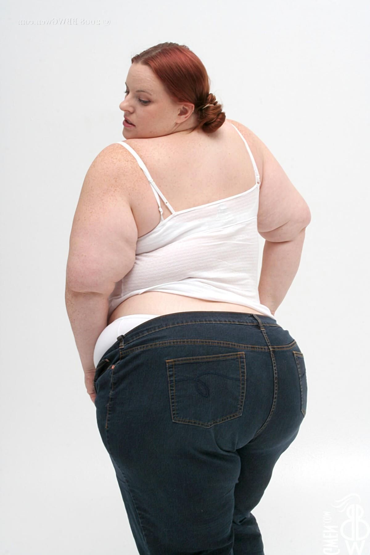 Splendide Gwen! SSBBW Rousse aux Petits Nichons #