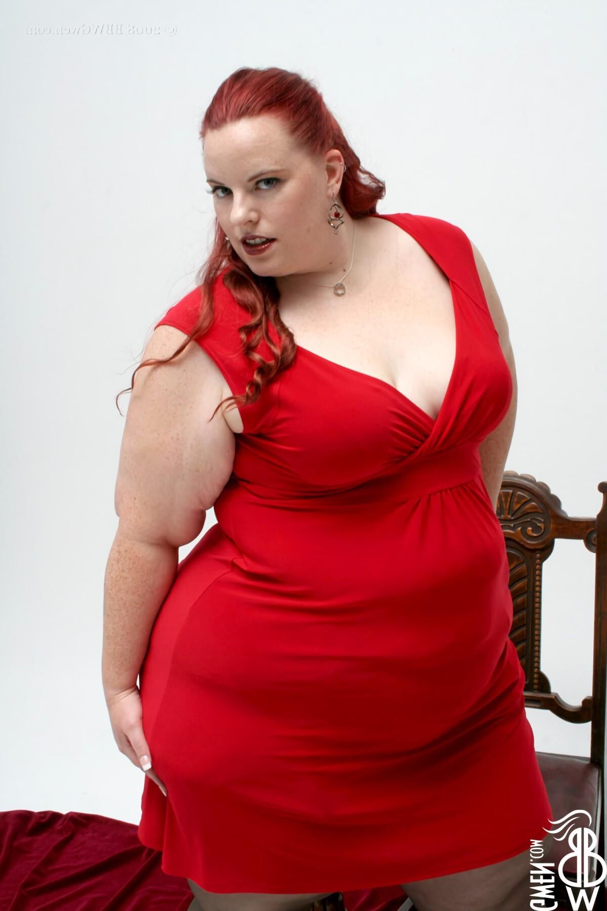 Splendide Gwen! SSBBW Rousse aux Petits Nichons #