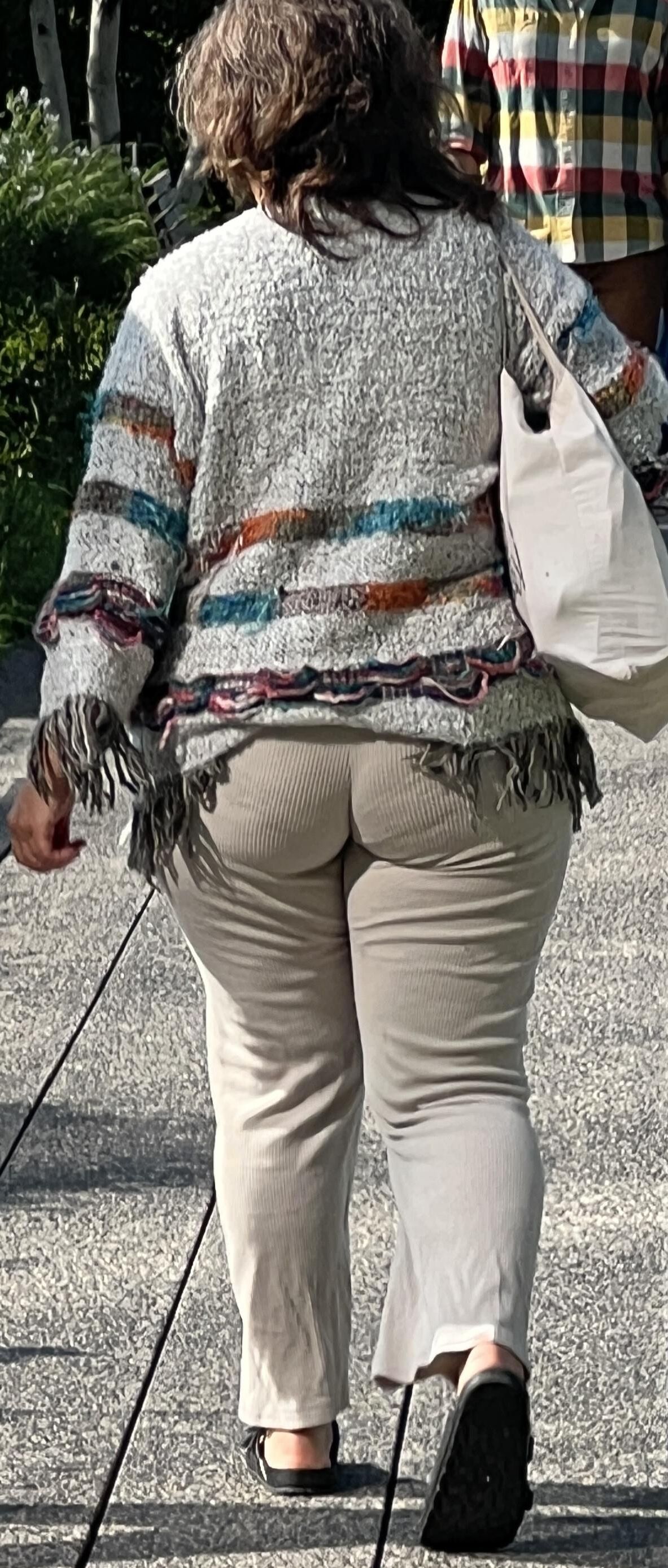 脂肪のお尻の成熟した肛門の妻