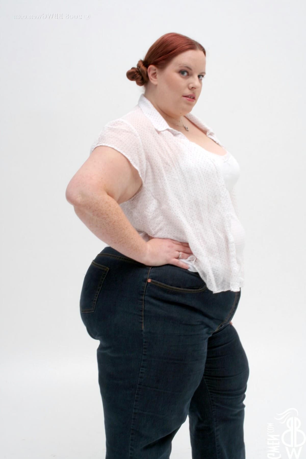 Splendide Gwen! SSBBW Rousse aux Petits Nichons #