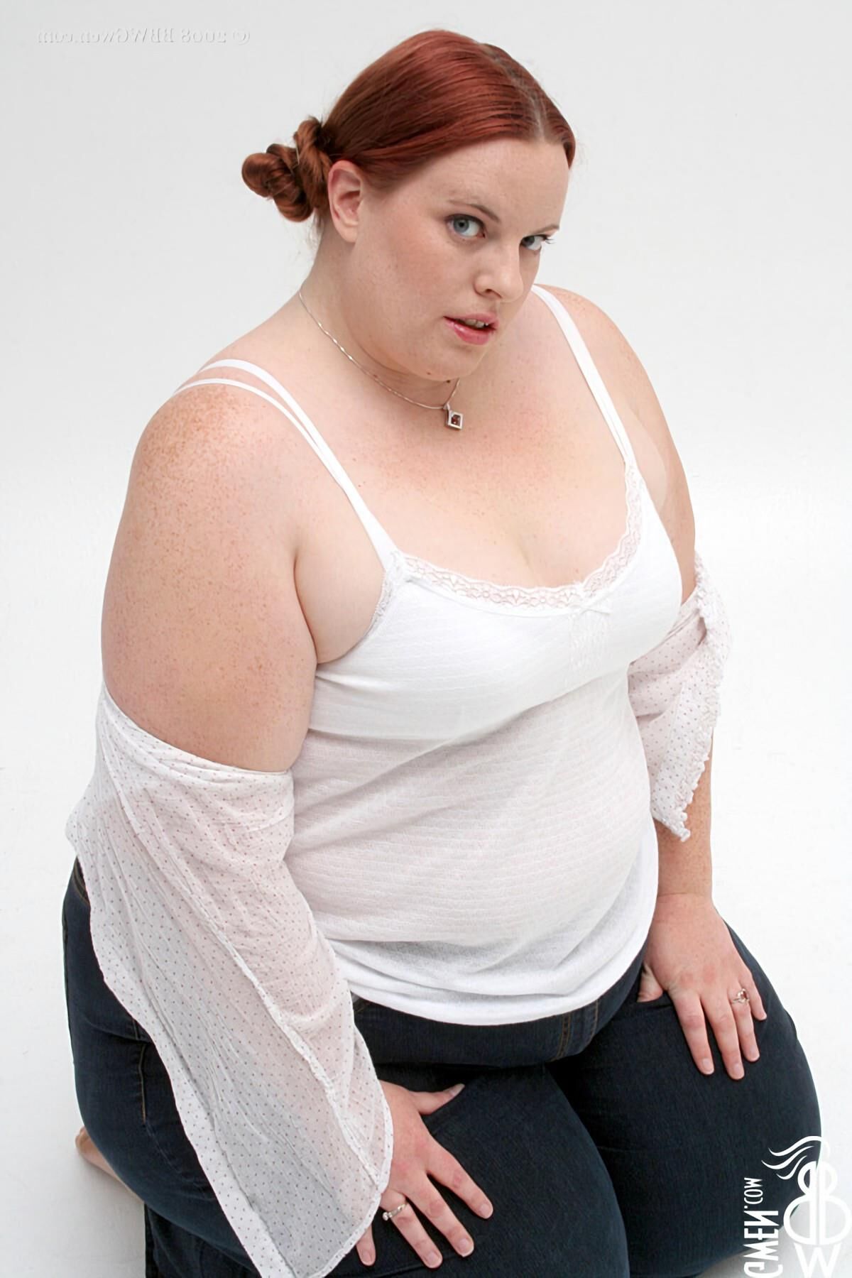 Splendide Gwen! SSBBW Rousse aux Petits Nichons #