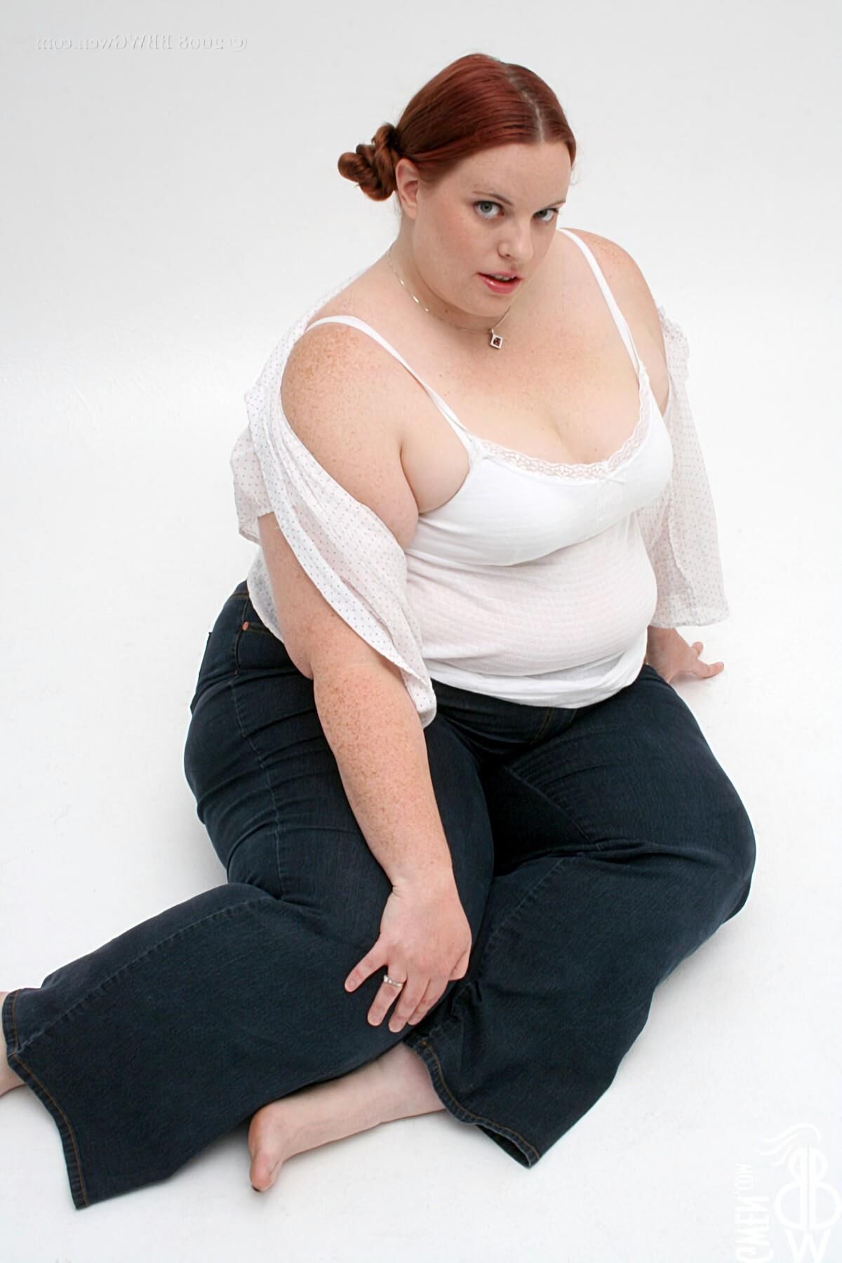 Splendide Gwen! SSBBW Rousse aux Petits Nichons #