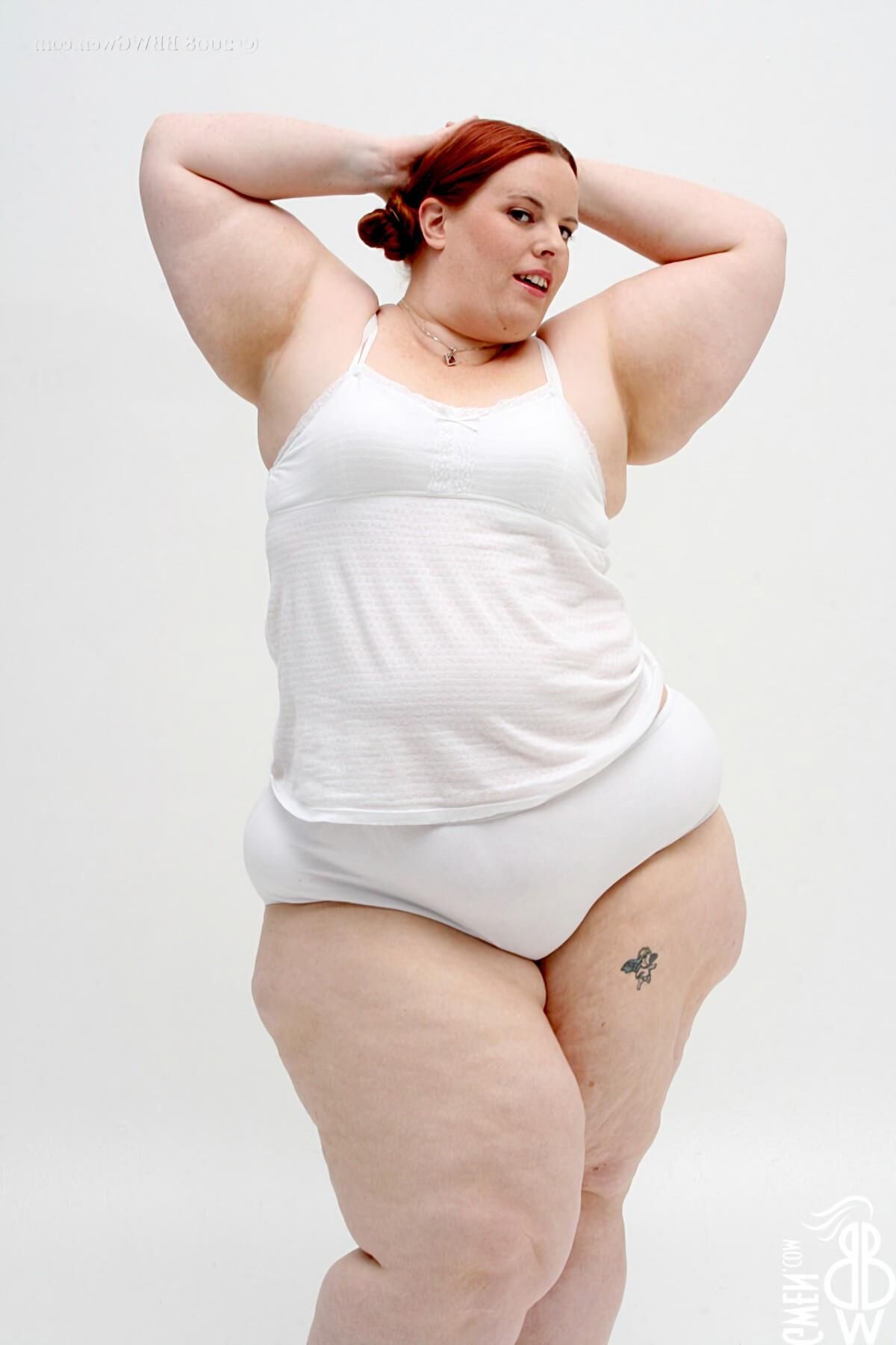 Splendide Gwen! SSBBW Rousse aux Petits Nichons #