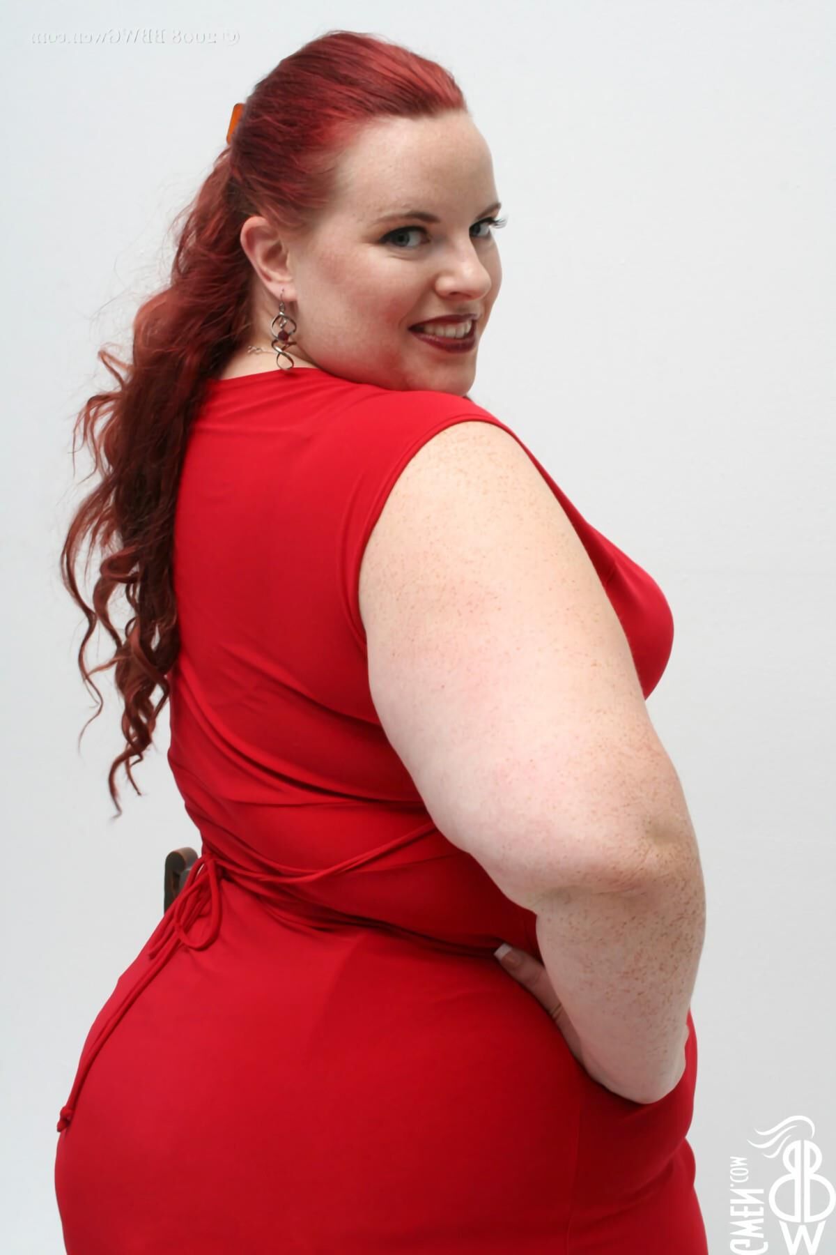 Splendide Gwen! SSBBW Rousse aux Petits Nichons #