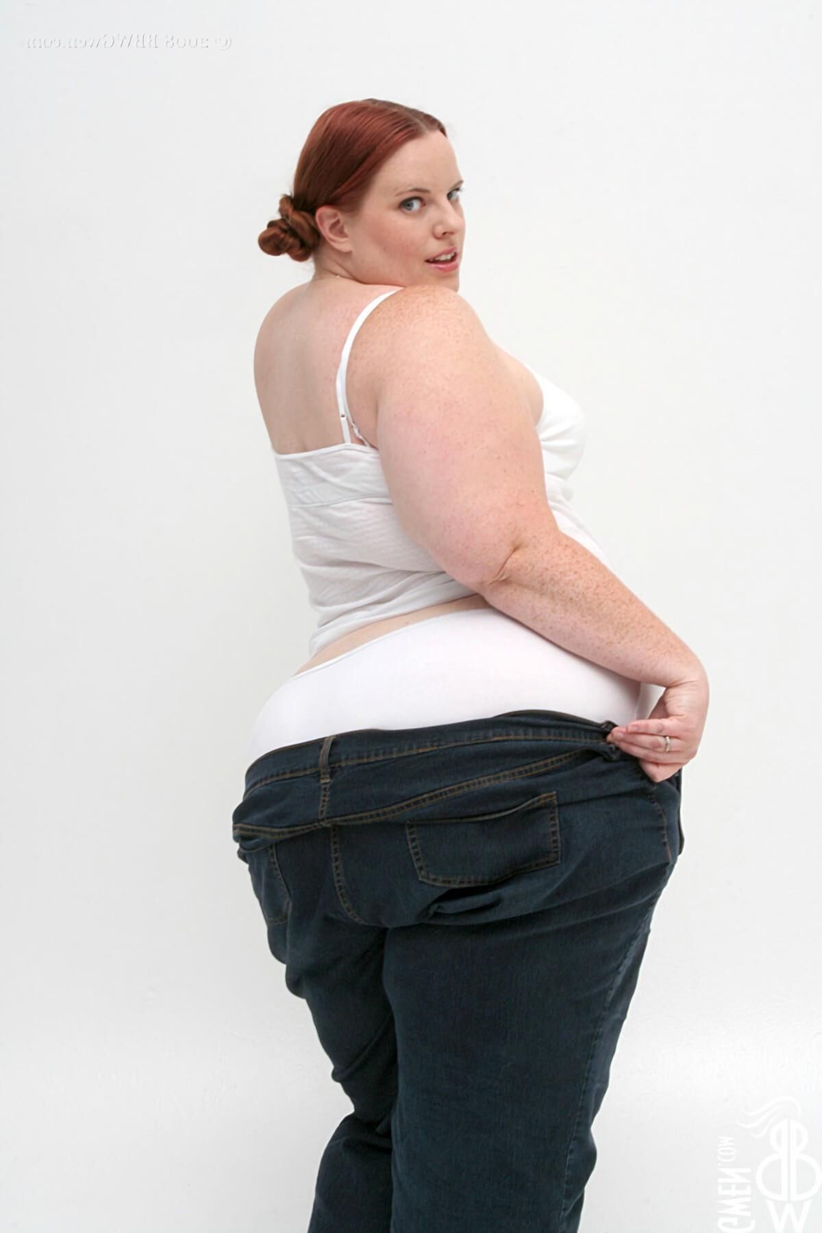 Splendide Gwen! SSBBW Rousse aux Petits Nichons #