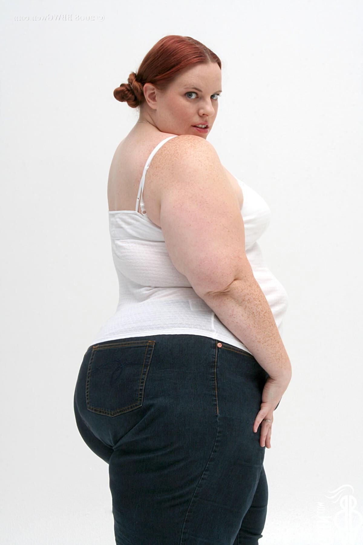 Splendide Gwen! SSBBW Rousse aux Petits Nichons #